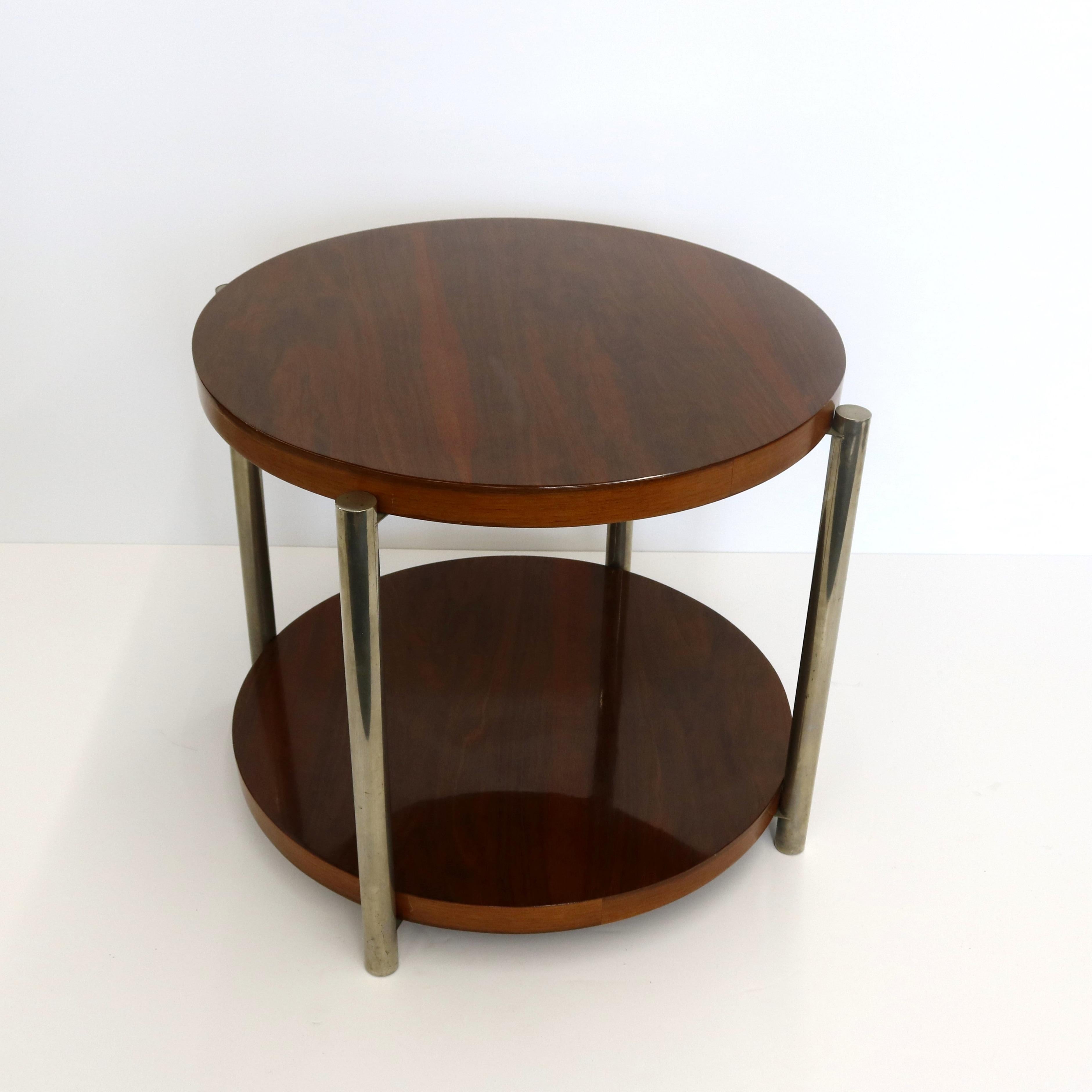 Chrome Table d'appoint ronde moderniste du milieu du 20e siècle en chrome et Wood, Italie en vente
