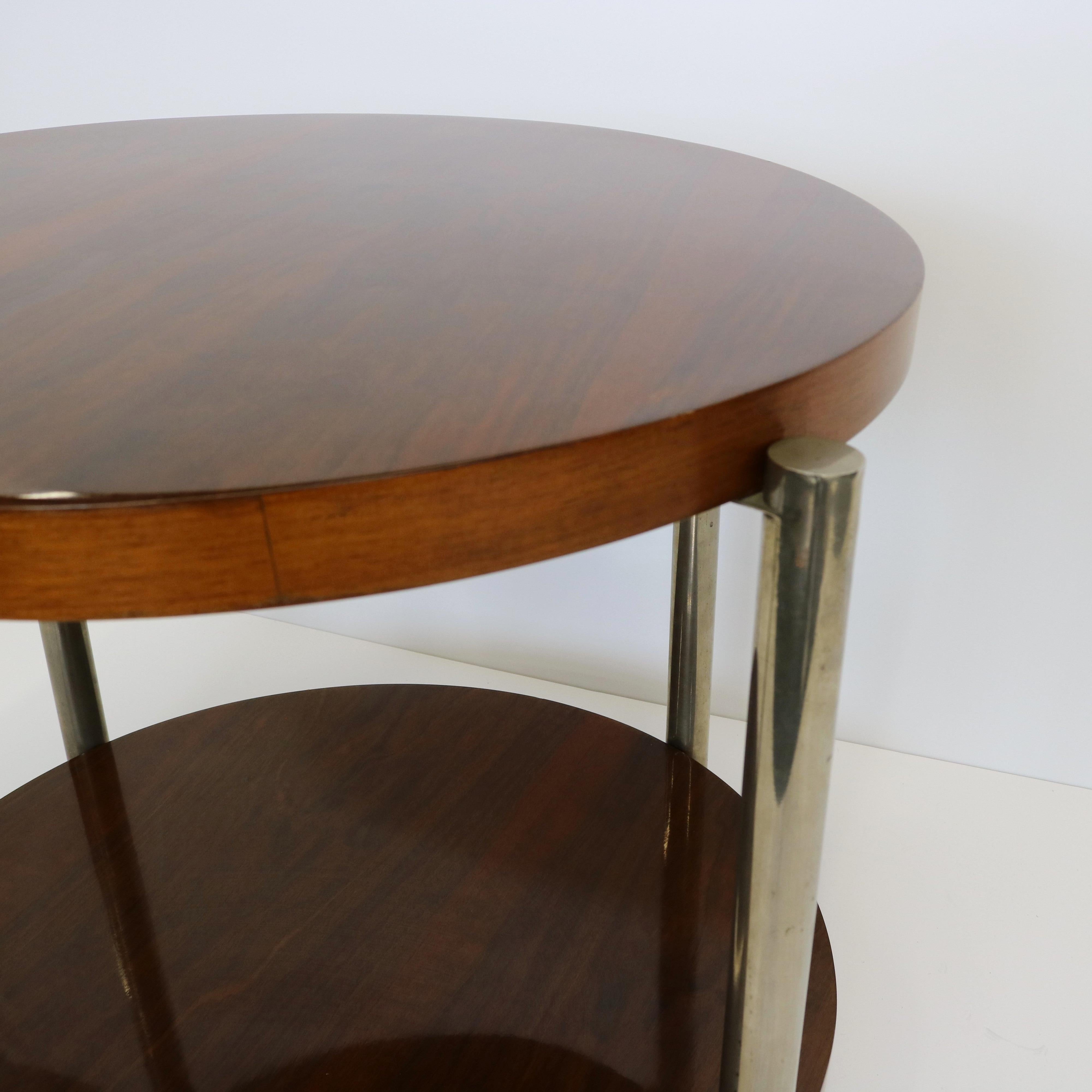 Table d'appoint ronde moderniste du milieu du 20e siècle en chrome et Wood, Italie en vente 3