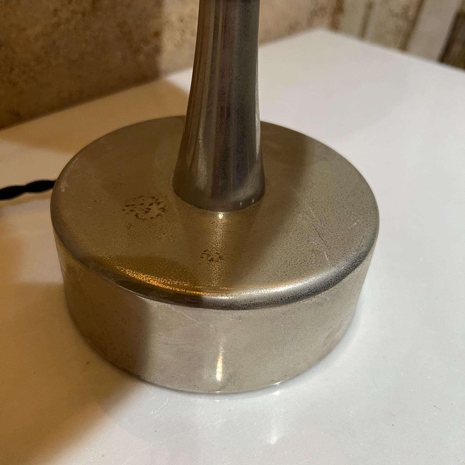 Chrome Lampe de table sculpturale en chrome du milieu du 20e siècle en vente