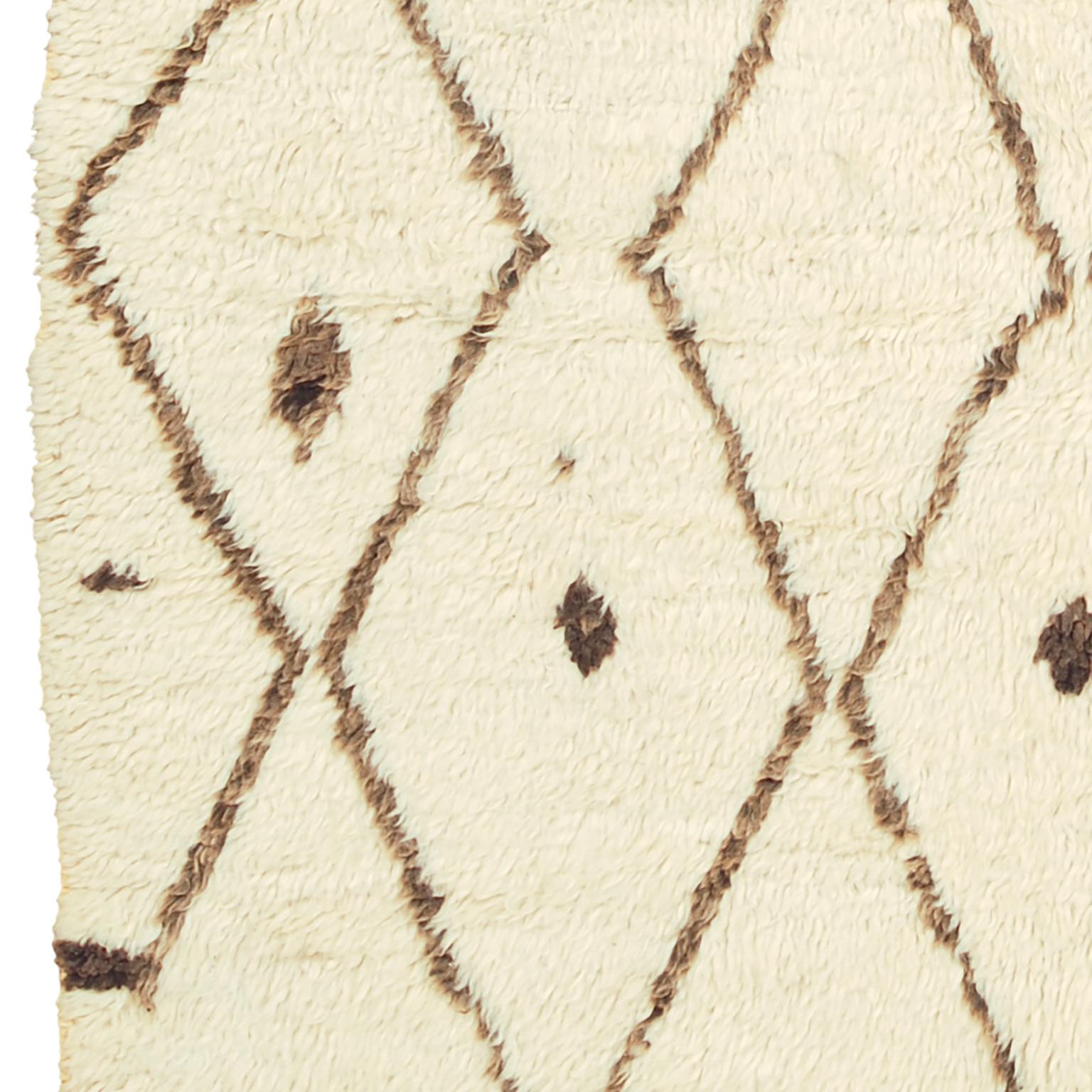 Marokkanischer Beni Ouarain-Teppich aus der Mitte des 20. Jahrhunderts (Handgewebt) im Angebot