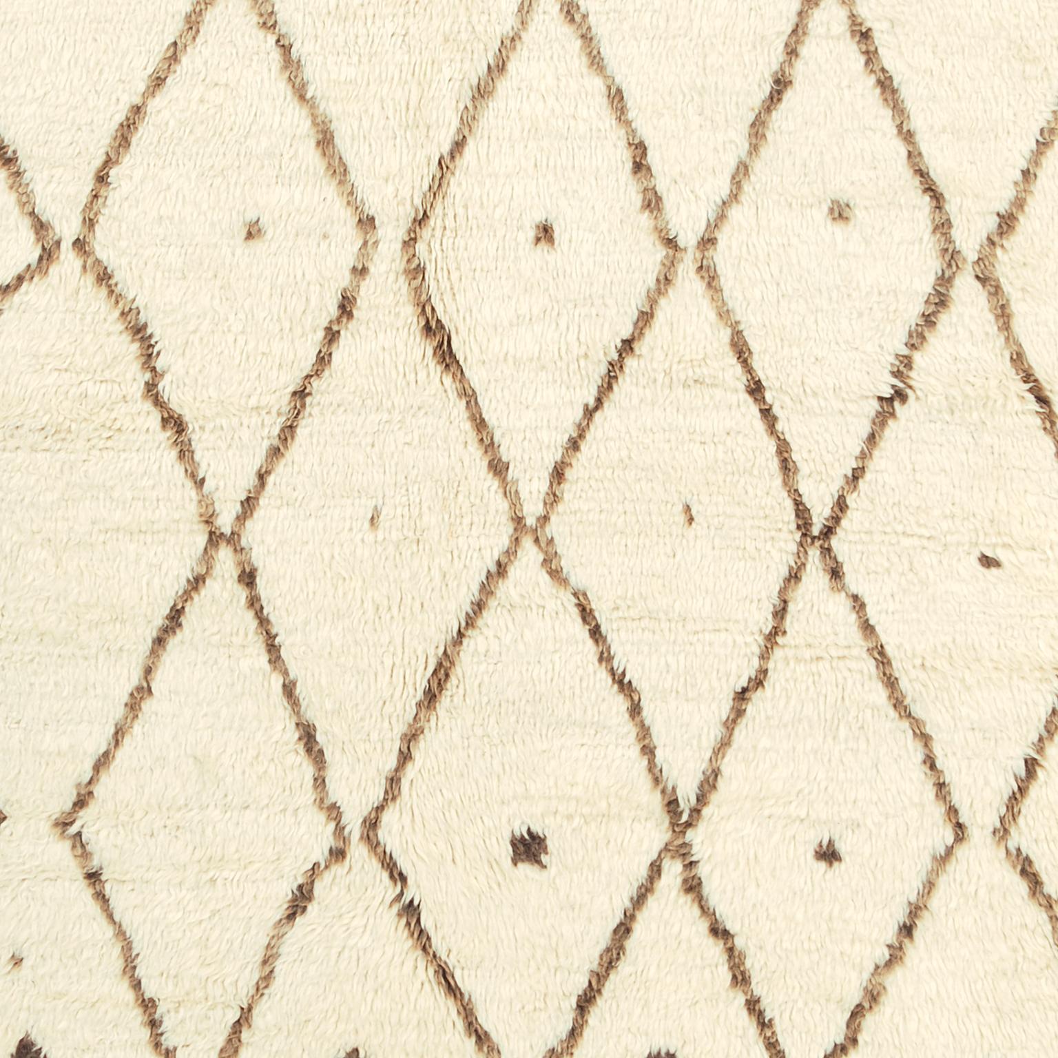 Marokkanischer Beni Ouarain-Teppich aus der Mitte des 20. Jahrhunderts im Angebot 1