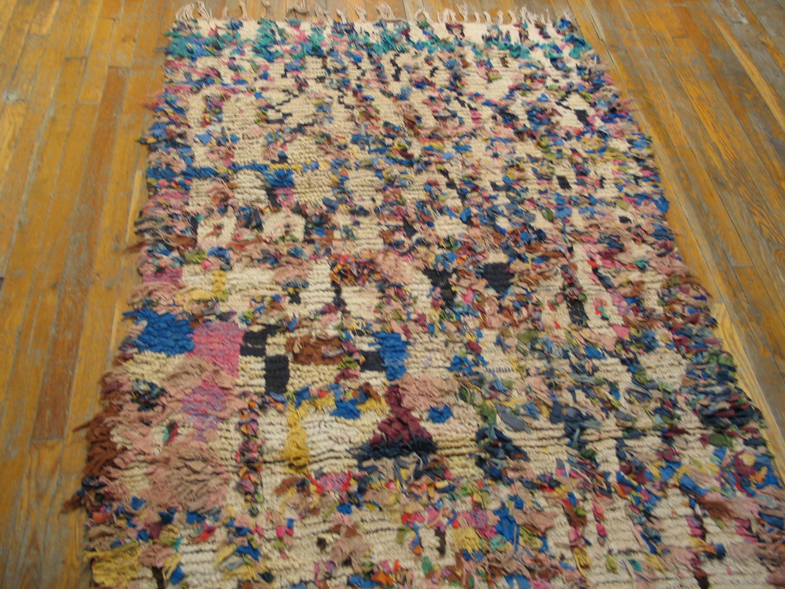  Marokkanischer Boucherouitte-Teppich aus der Mitte des 20. Jahrhunderts ( 4' x 6'3