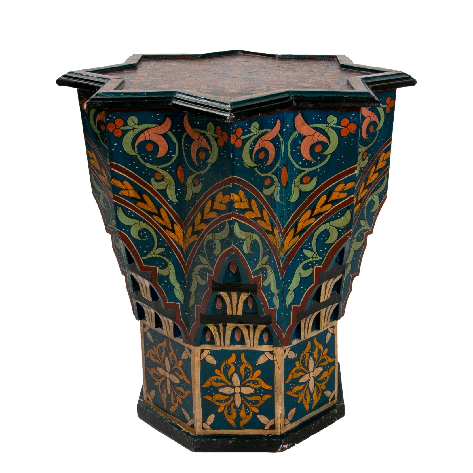 Mid-20th Century Moroccan Hand Painted 8-Point Star Wooden Pedestal Table In Good Condition In Marbella, ES