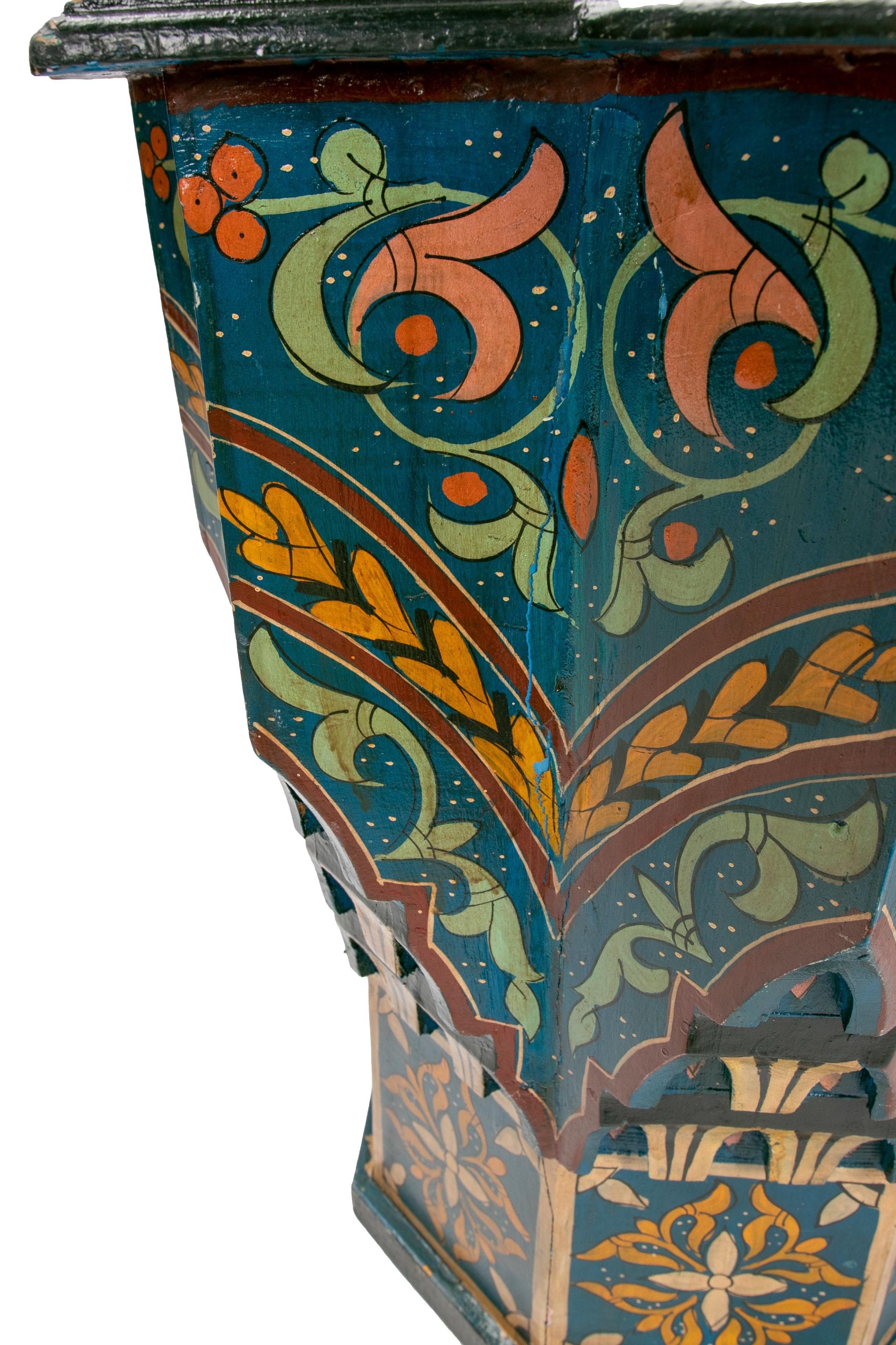 Mid-20th Century Moroccan Hand Painted 8-Point Star Wooden Pedestal Table 4