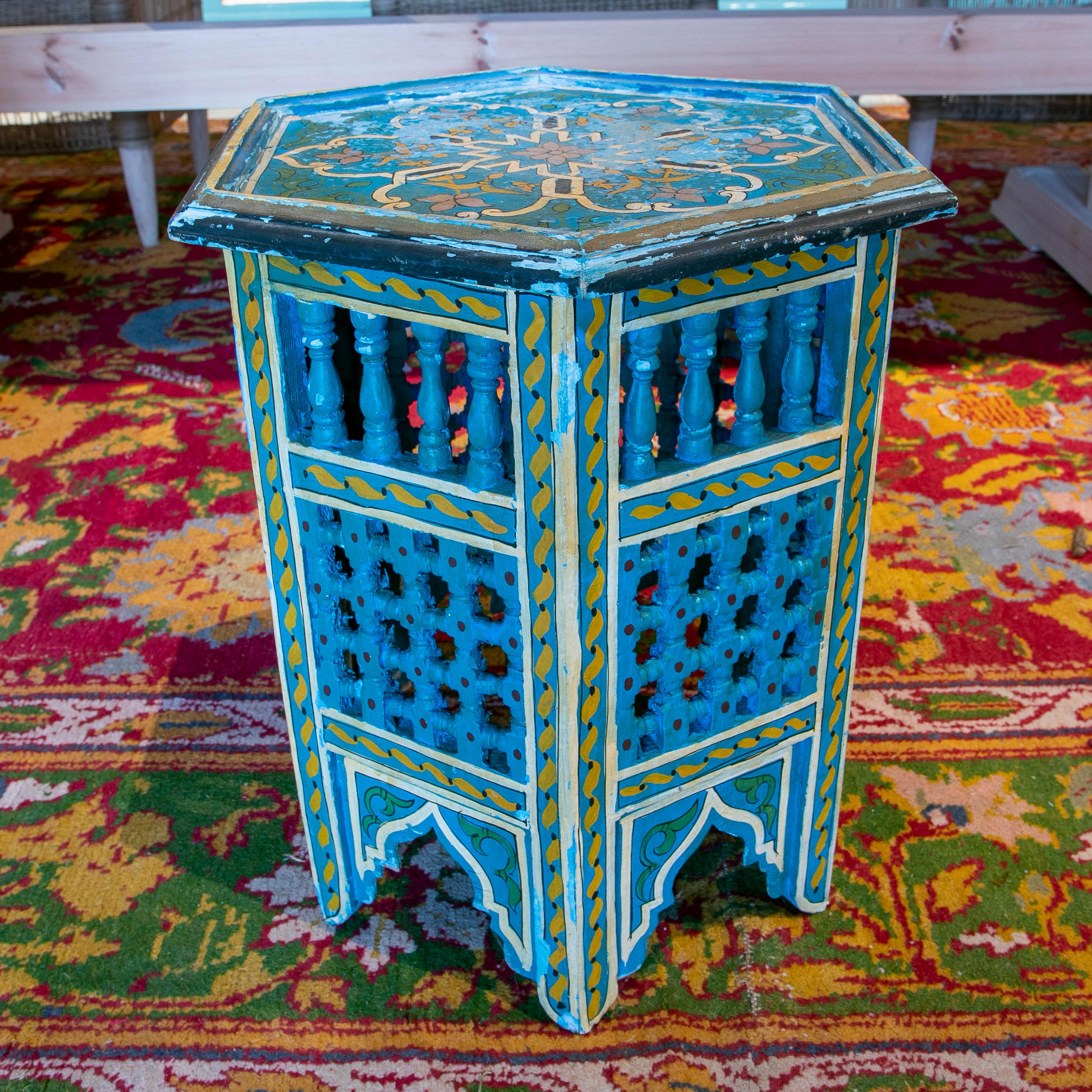 Vintage 1950s Moroccan hand-painted blue pedestal table with floral and geometric designs in traditional Mediterranean colours, Moucharabieh fret work and Moorish arches decoration. 

African folk Art handcrafted by skilled artisans in Marrakesh.