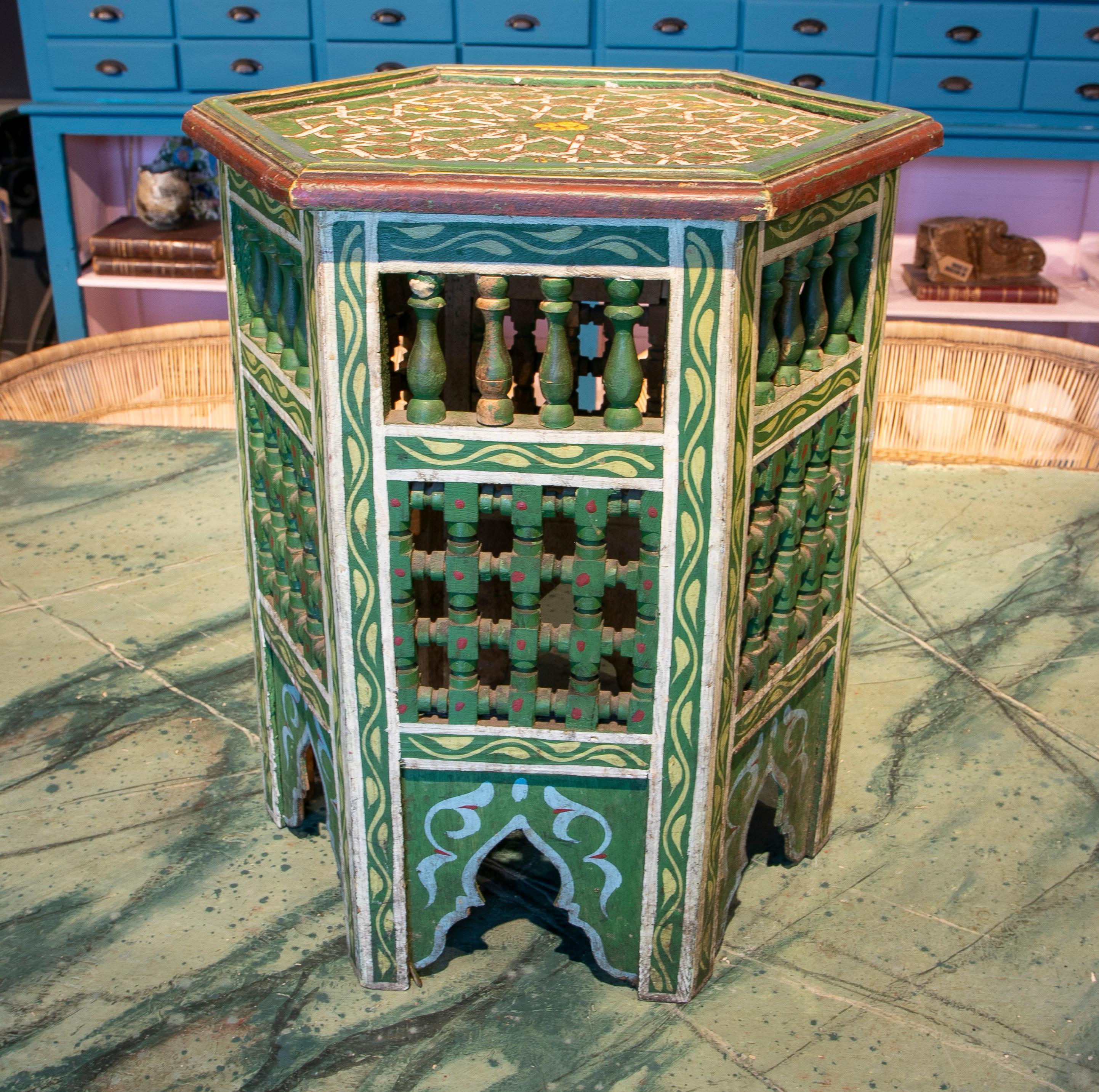 Mid-20th Century Moroccan Hand Painted Hexagonal Wooden Pedestal Table In Good Condition In Marbella, ES