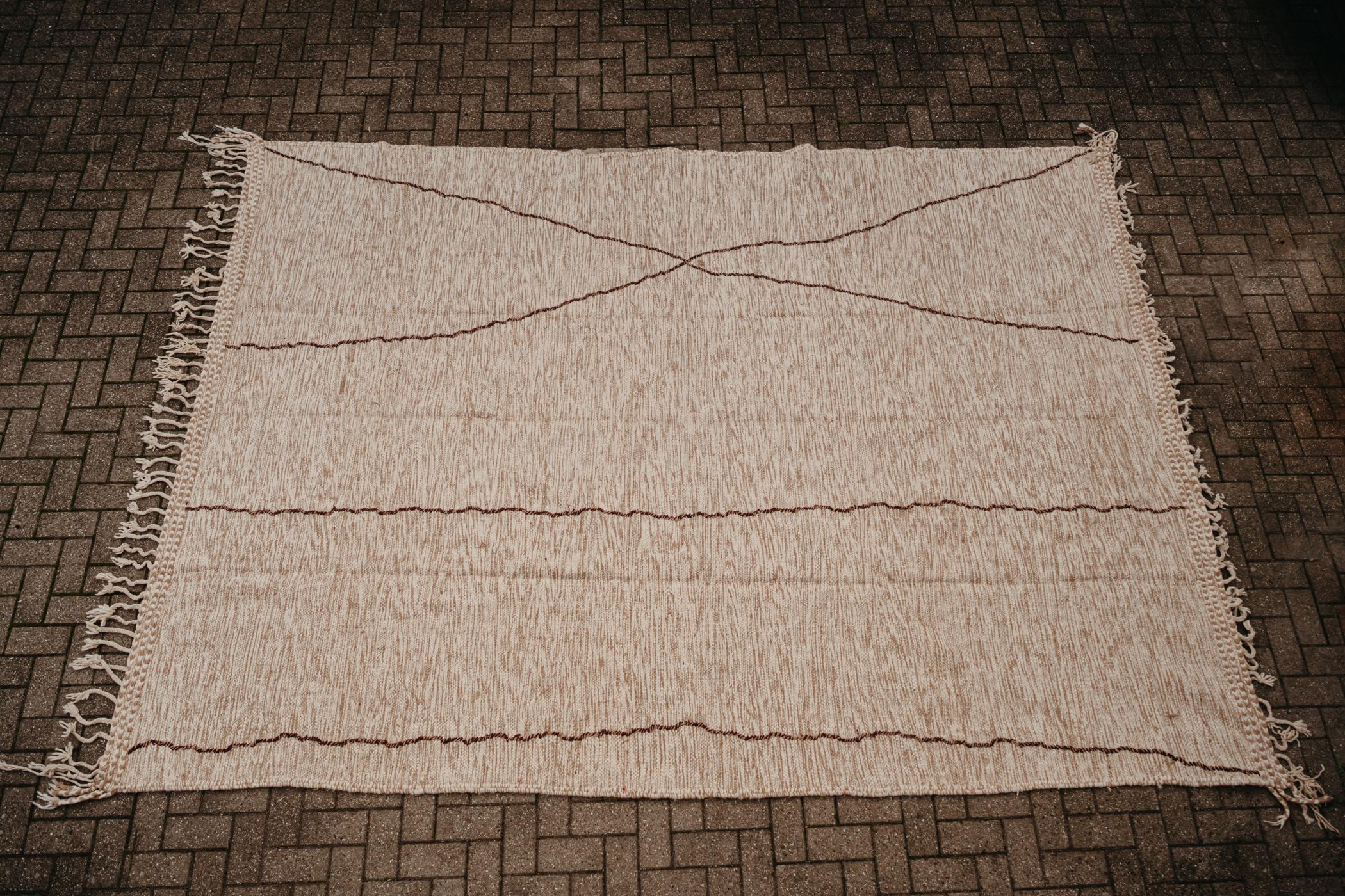 Marokkanischer Teppich aus der Mitte des 20. (Handgewebt) im Angebot