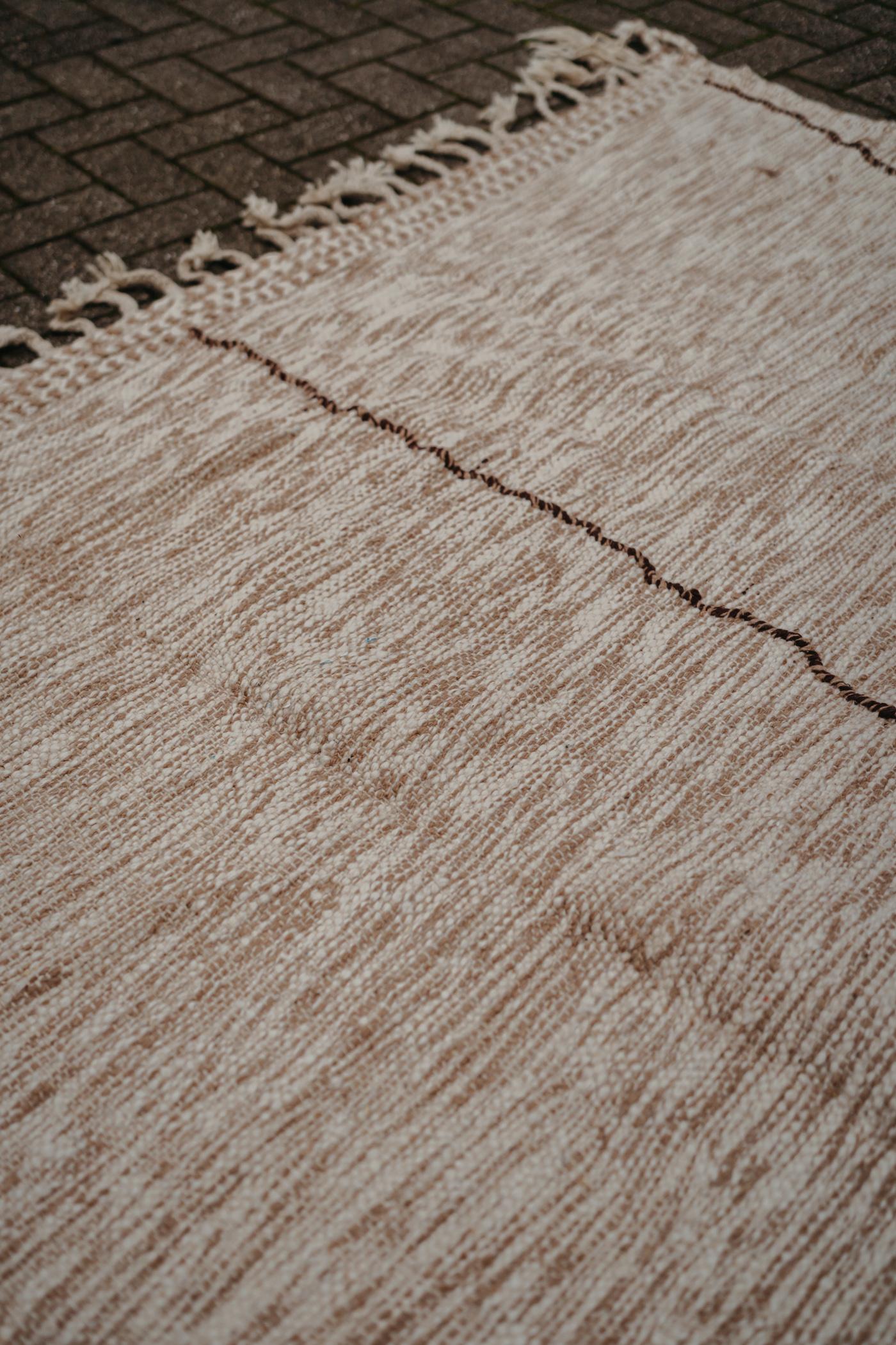 Marokkanischer Teppich aus der Mitte des 20. (Wolle) im Angebot