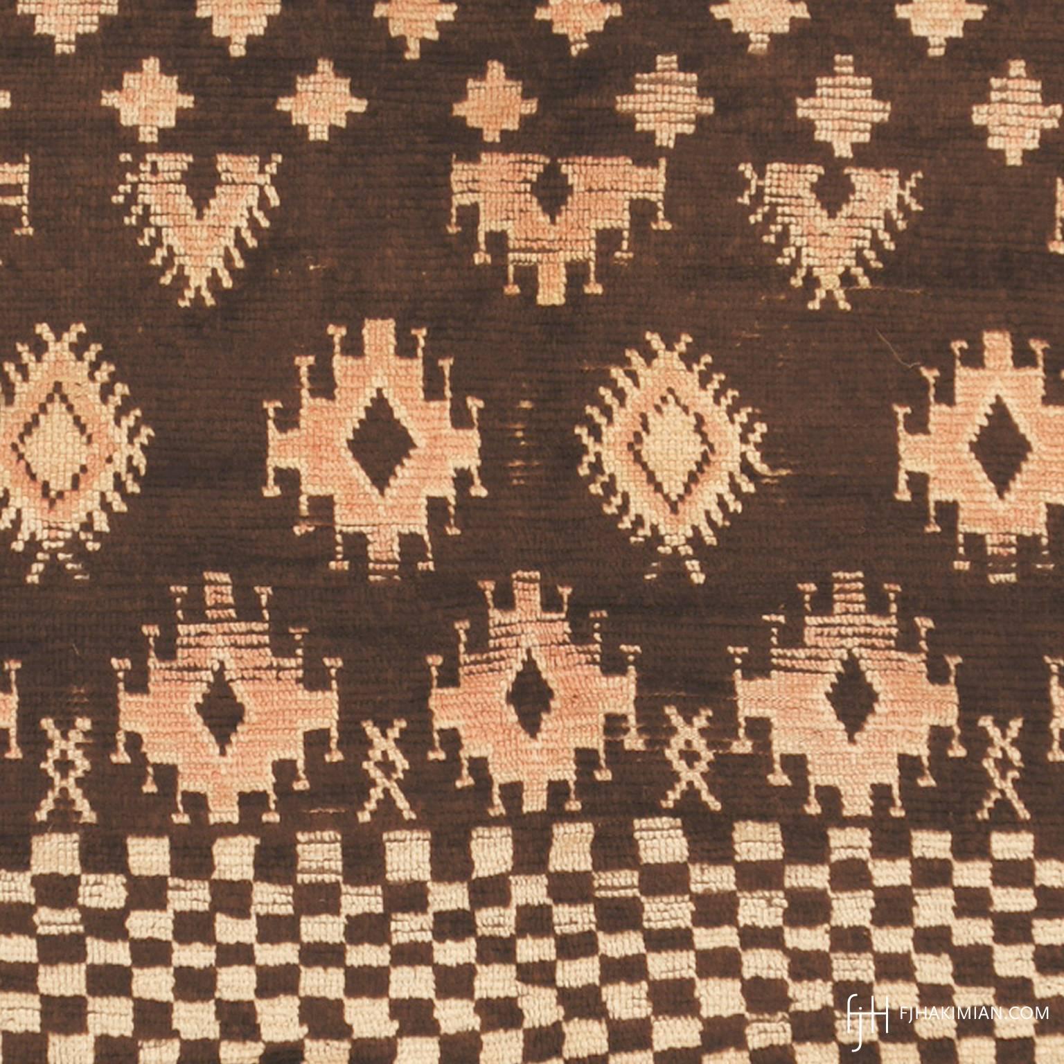 Hand-Woven Mid-20th Century Moroccan Tazenakht Carpet For Sale