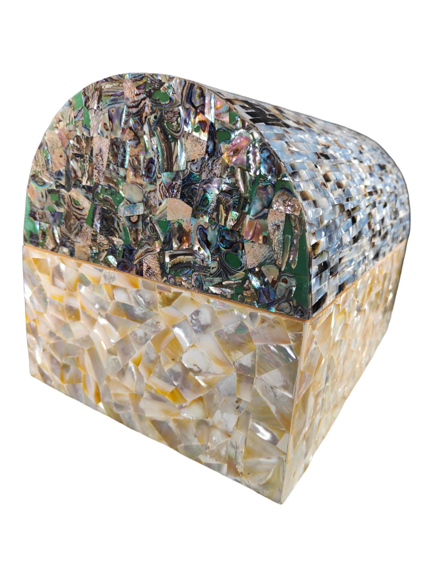 Mitte des 20. Jahrhunderts Perlmutt-Box (Perlenware) im Angebot