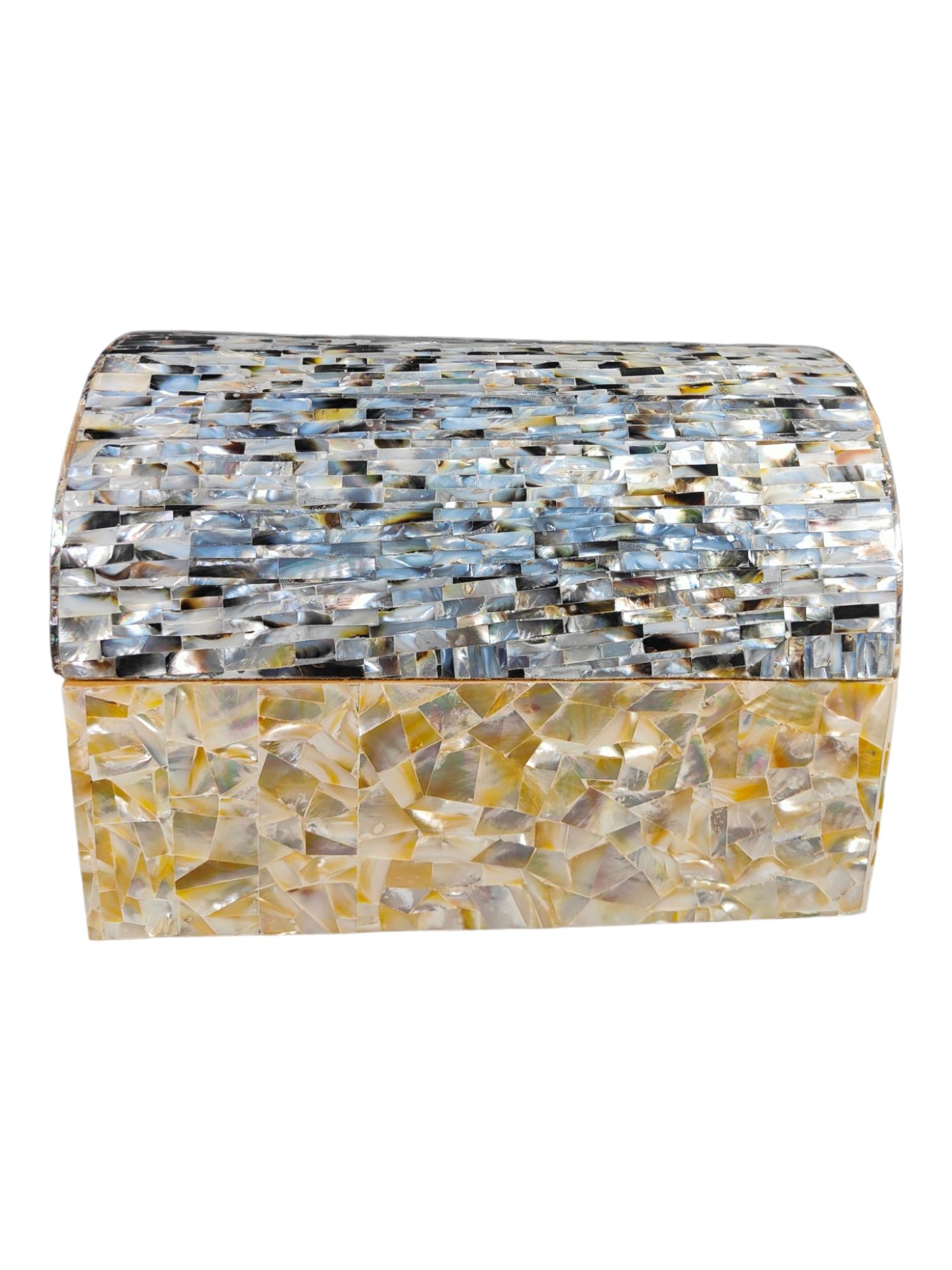 Mid-20th Century Mother of Pearl Box For Sale 4