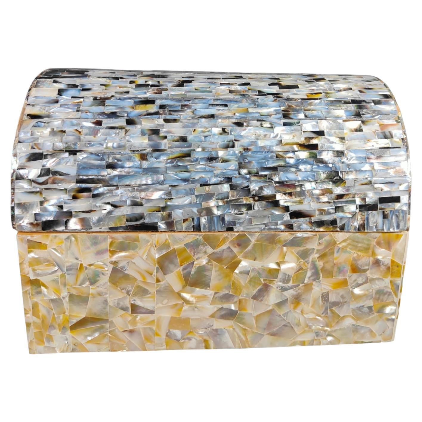 Caja de nácar de mediados del siglo XX