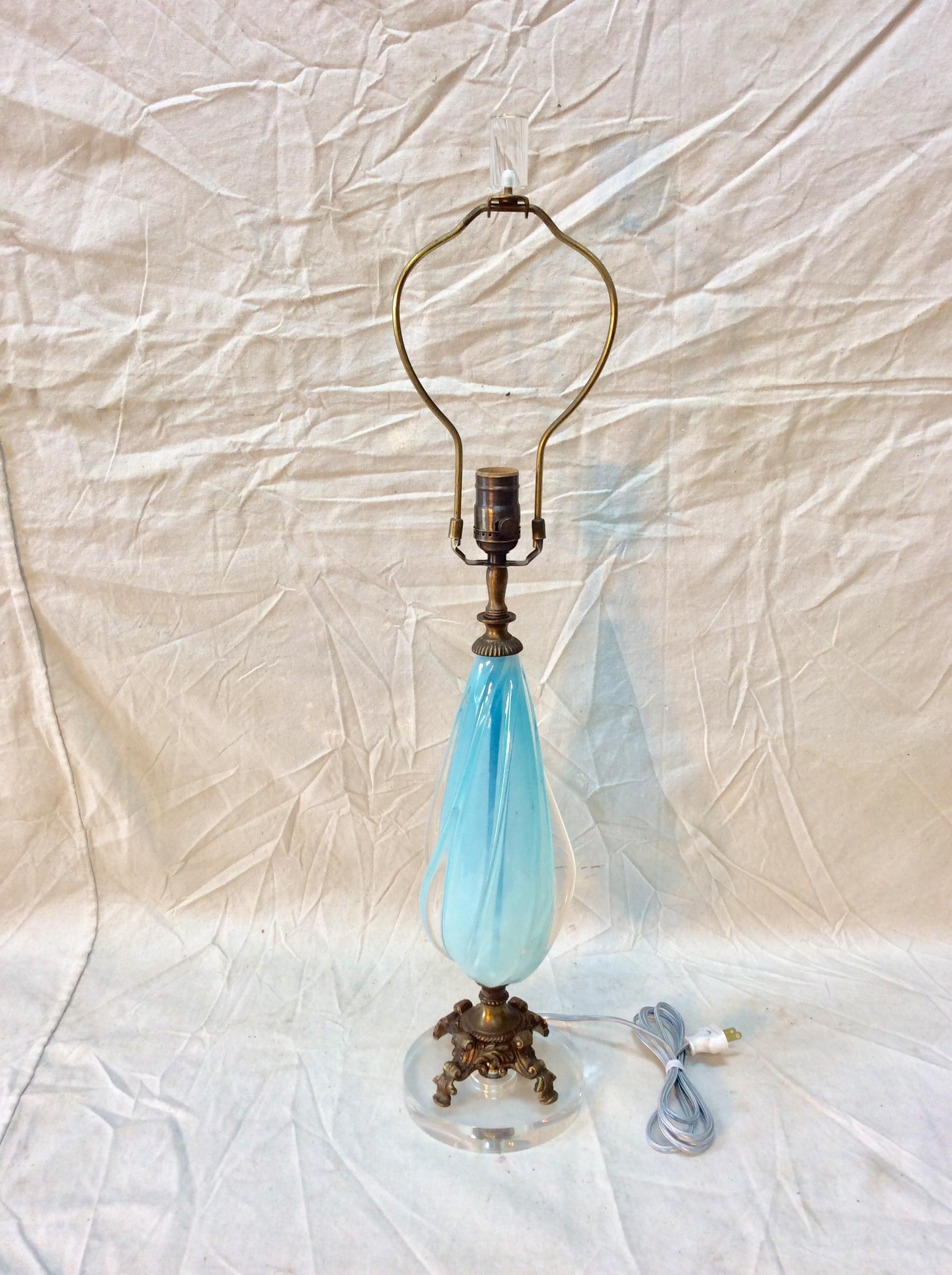 Mid-20th Century Murano Glass and Brass Table Lamp with Lucite Base 9