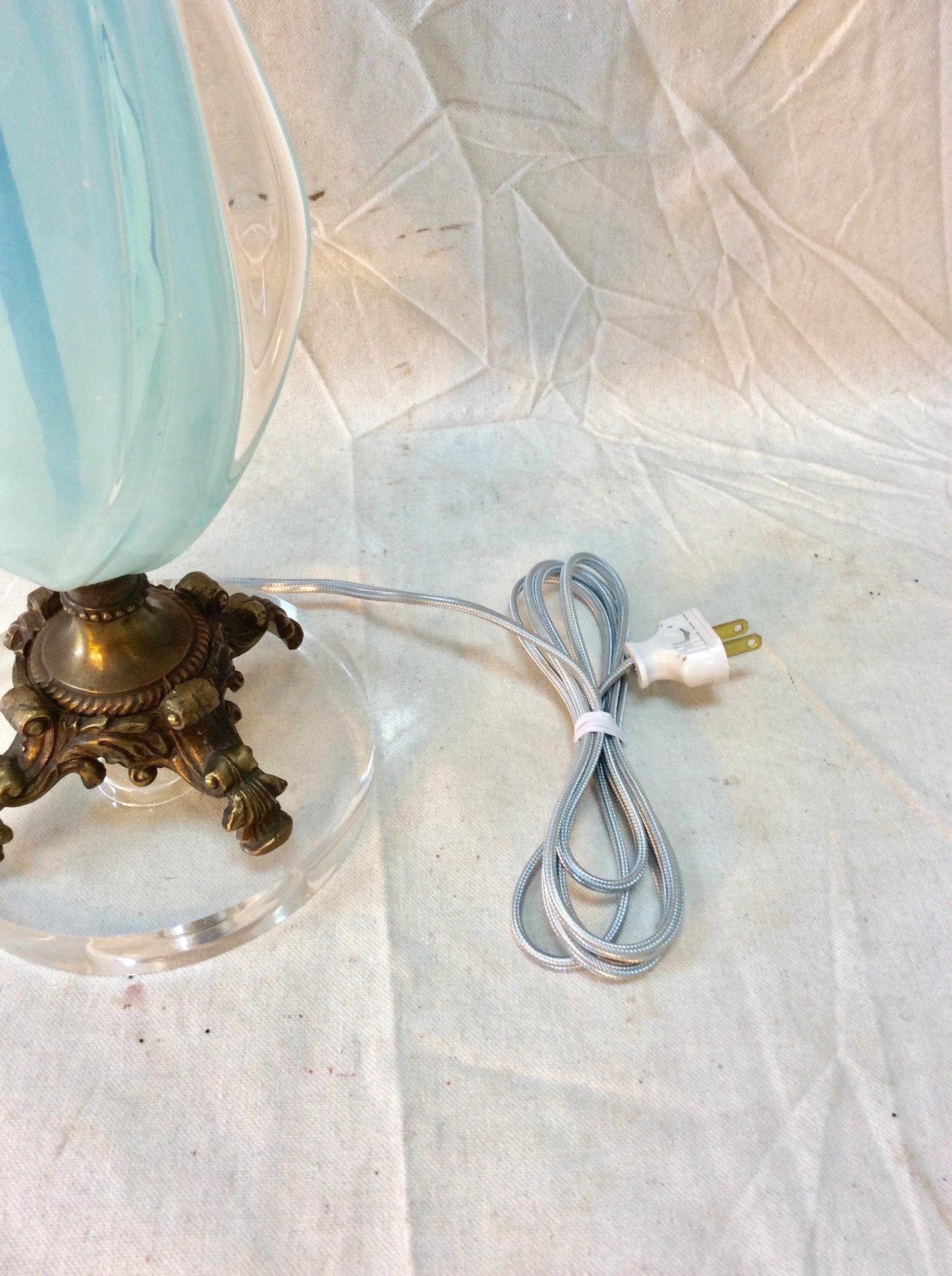 Mid-20th Century Murano Glass and Brass Table Lamp with Lucite Base 1