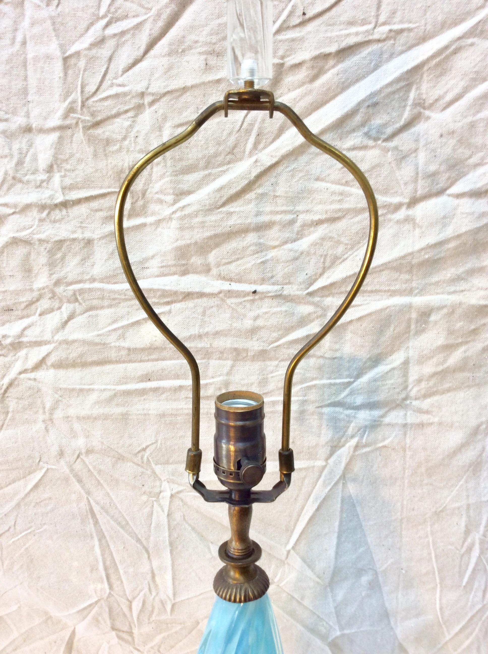 Mid-20th Century Murano Glass and Brass Table Lamp with Lucite Base 4