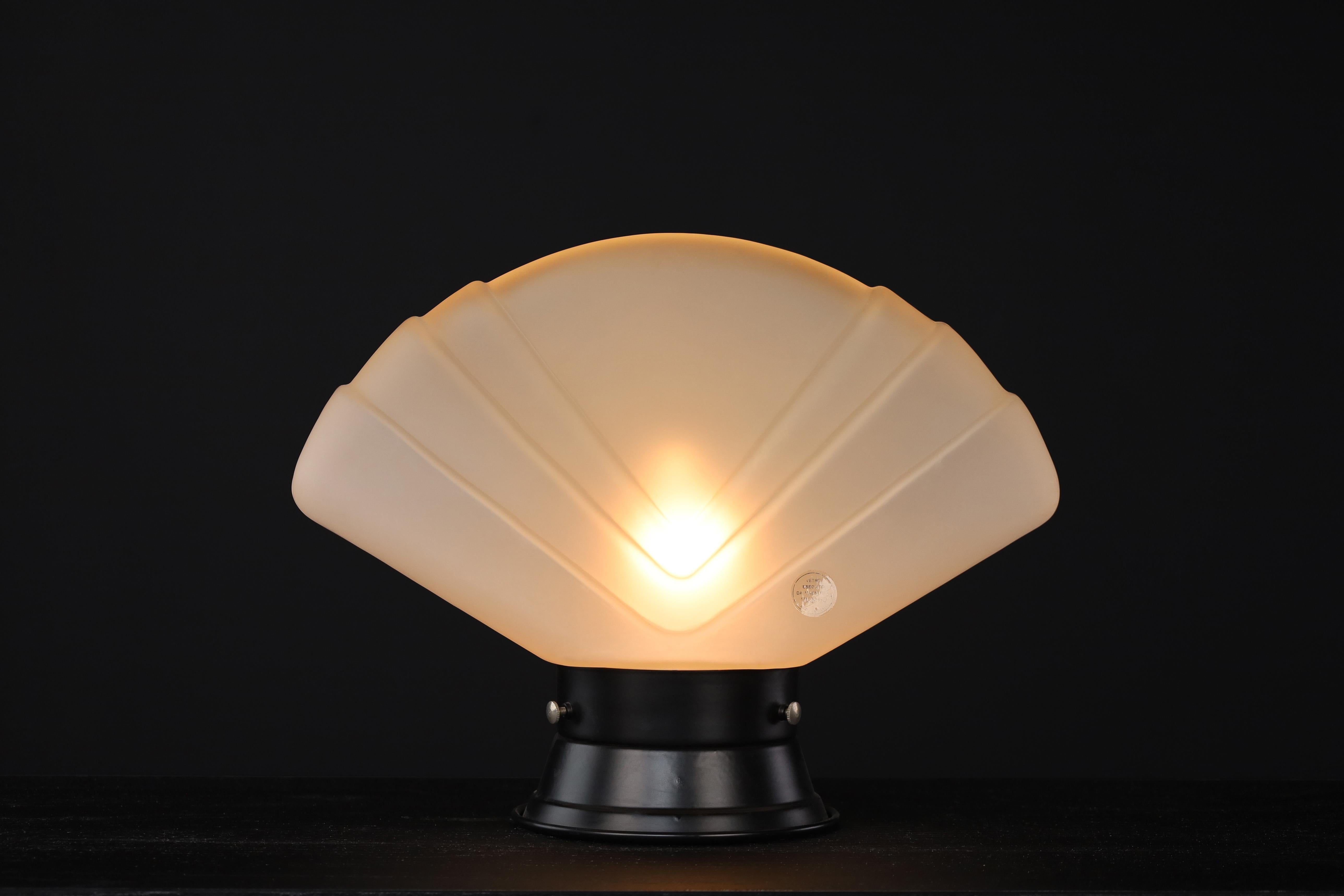 Mid-Century Modern Mid-20th Century Murano Glass Fan Table Lamp, Italy, 1960s For Sale