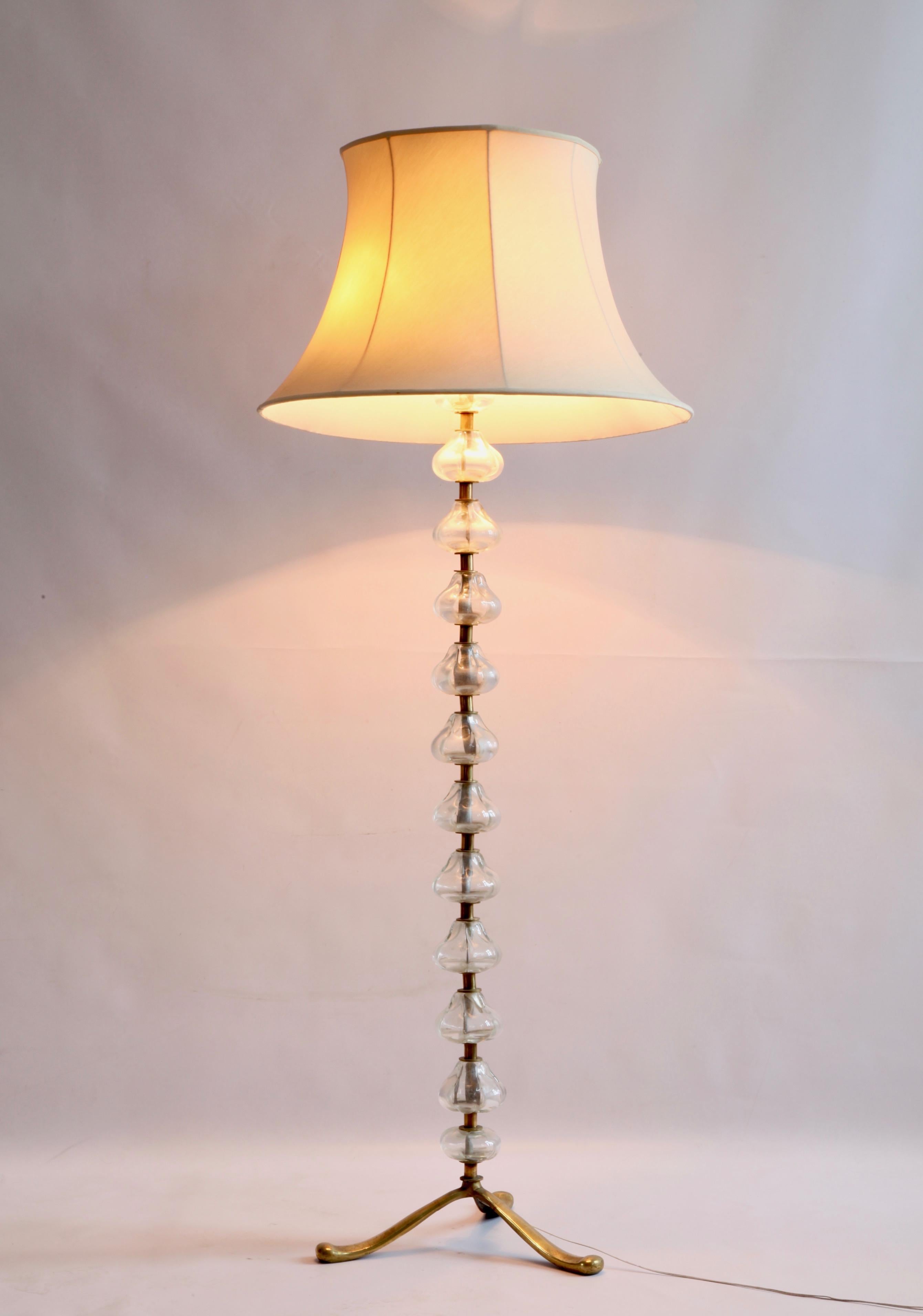 Murano glass floor lamp. Elegant and slick design. Brass frame.
