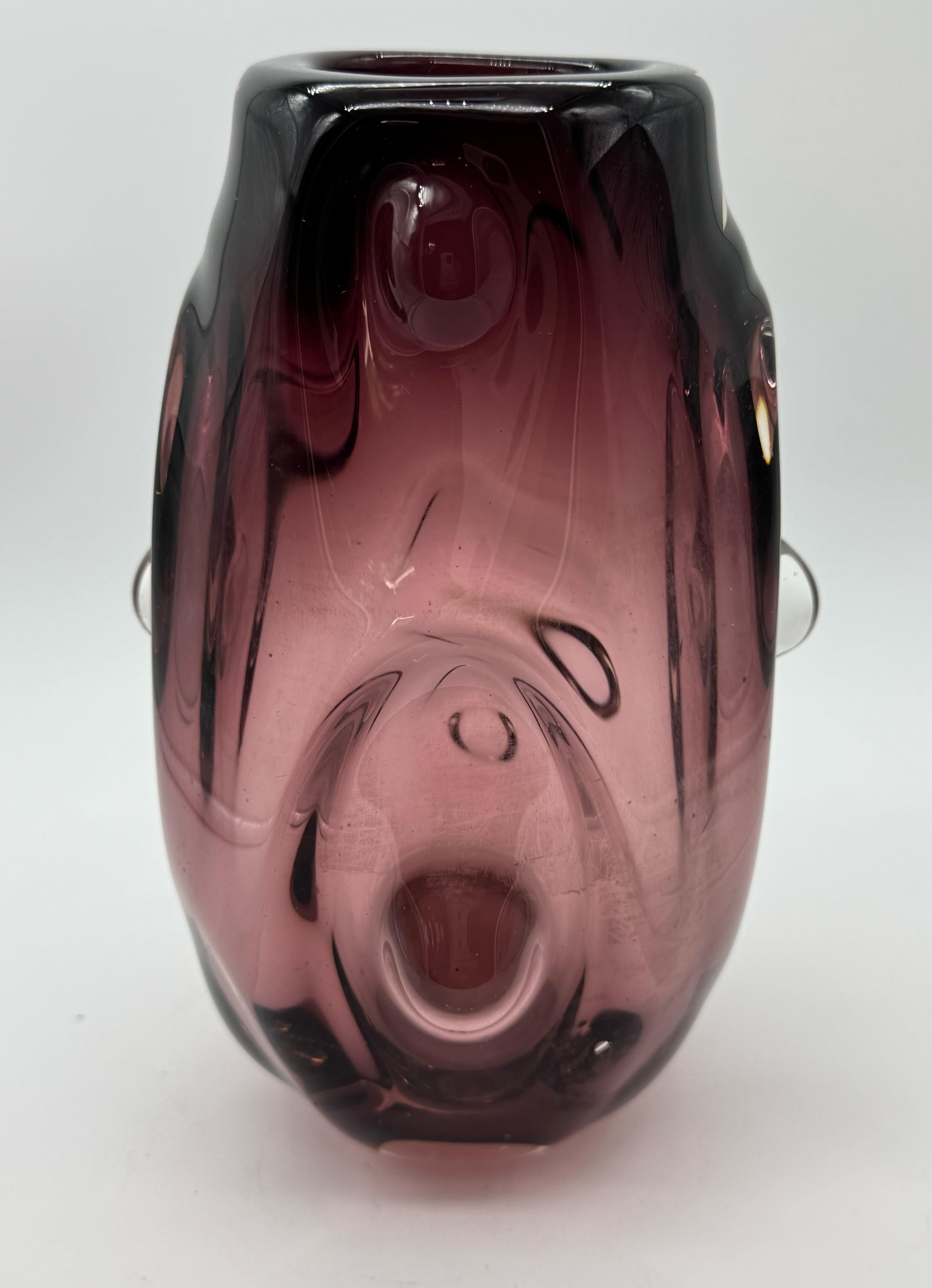Vase en verre de Murano du milieu du 20e siècle - Une douce beauté en verre d'art Bon état - En vente à CABA, AR