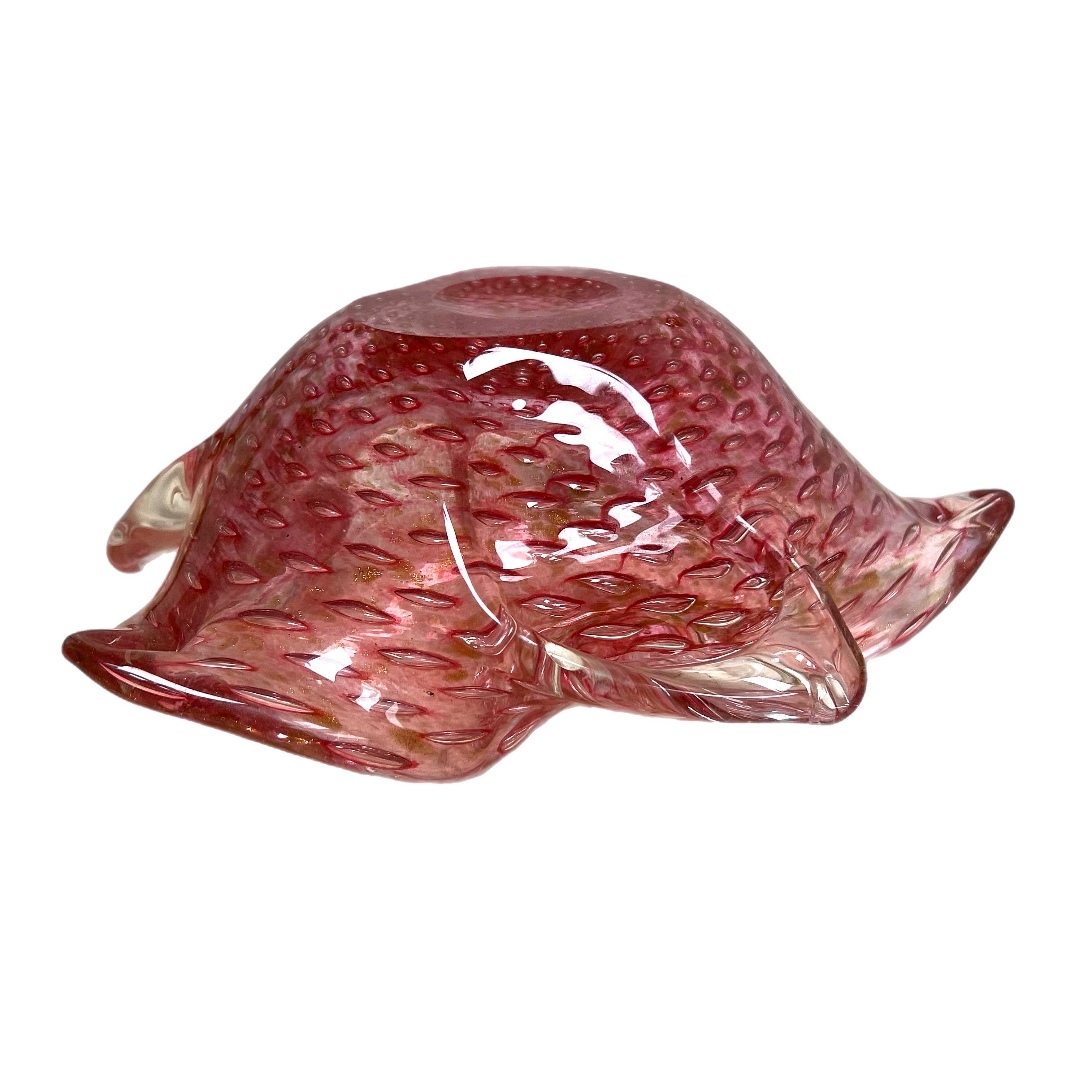 Murano della metà del XX secolo in rosa con fiocchi d'oro avventurosi in vendita 1