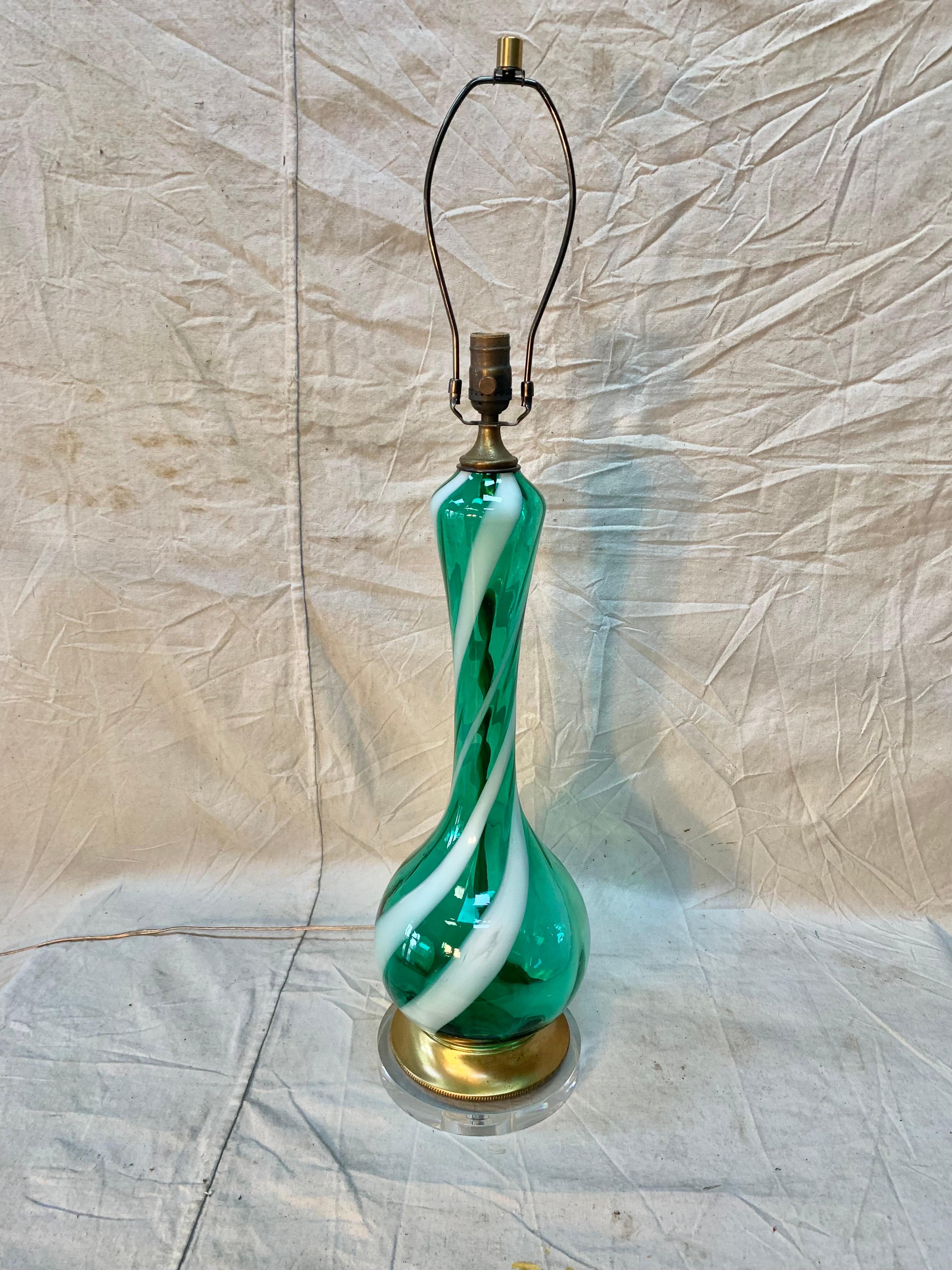 Hand-Crafted Mid 20th Century Murano Swirl Glass Table Lamp For Sale