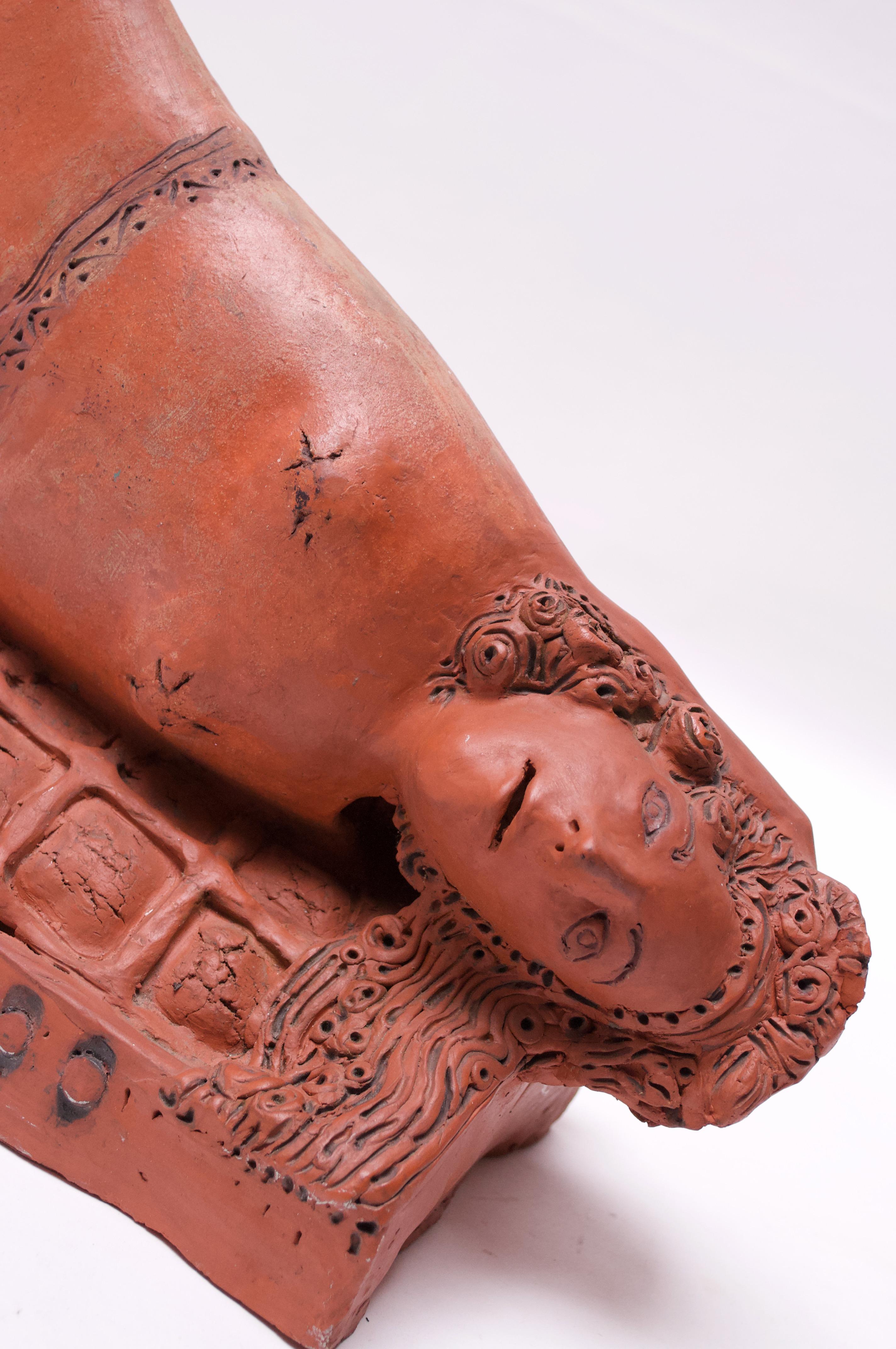 Sculpture mythologique en céramique « Méduse » en terre cuite du milieu du 20e siècle en vente 1
