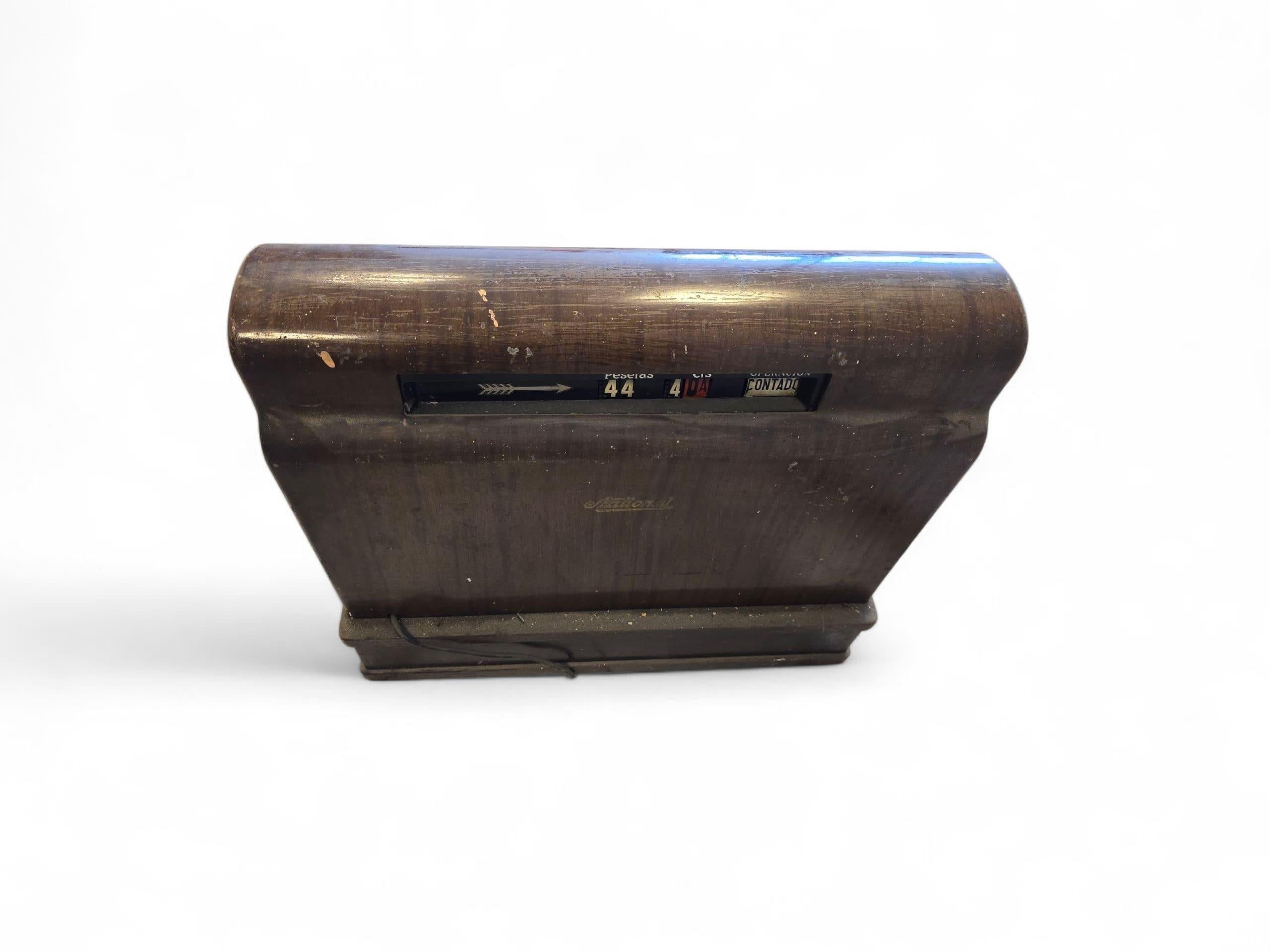 Caisse enregistreuse en laiton peint rouge 