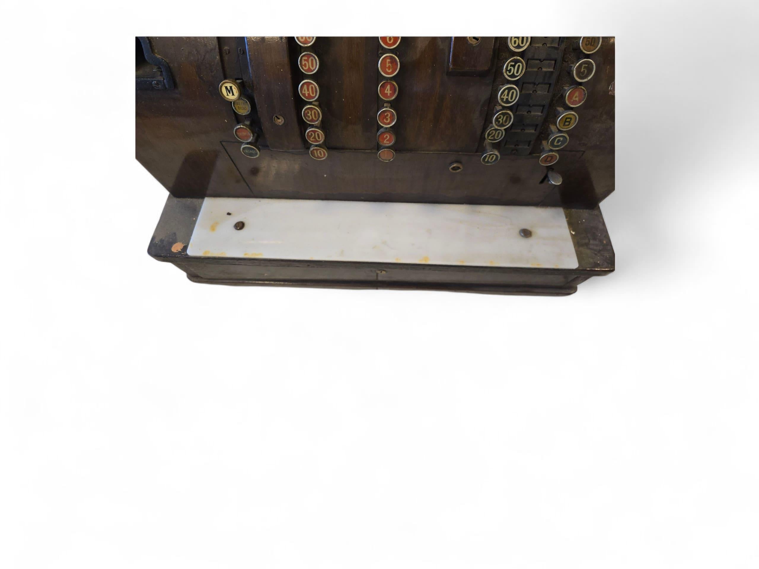 Caisse enregistreuse en laiton peint rouge 