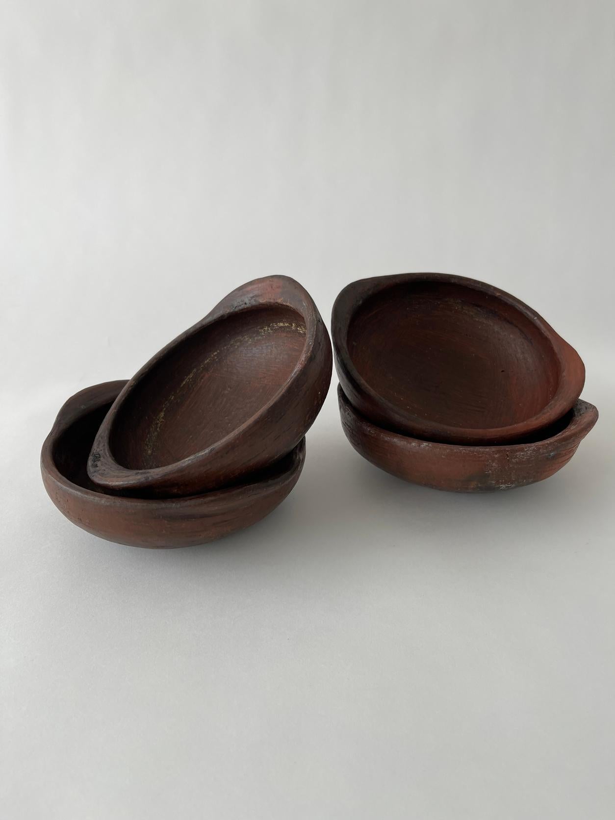 Mid 20th Century Native Ceramic Bowl Set In Good Condition For Sale In Miami, FL