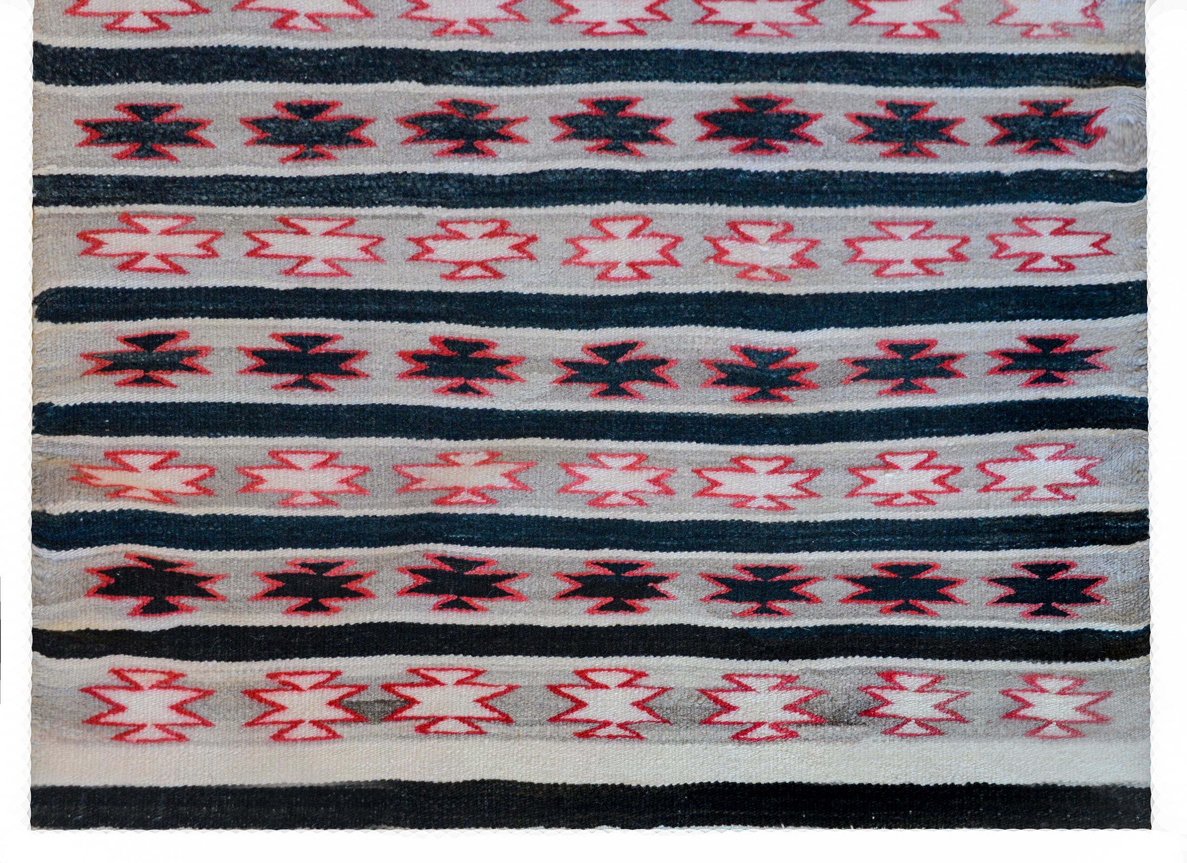 MId-20. Jahrhundert Navajo-Teppich (Mitte des 20. Jahrhunderts) im Angebot