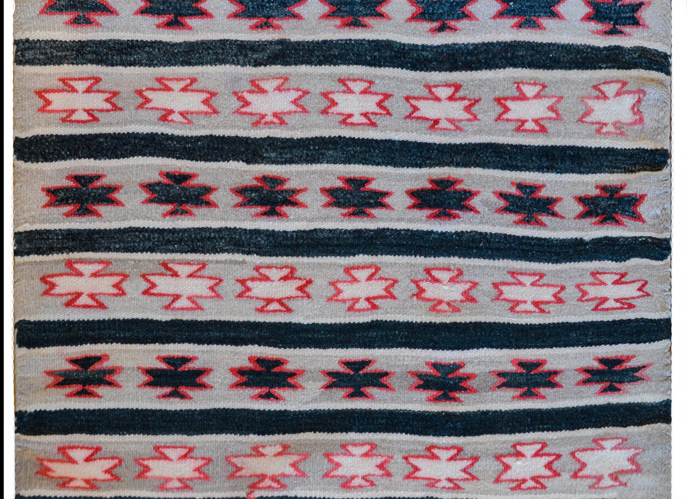 MId-20. Jahrhundert Navajo-Teppich (Wolle) im Angebot