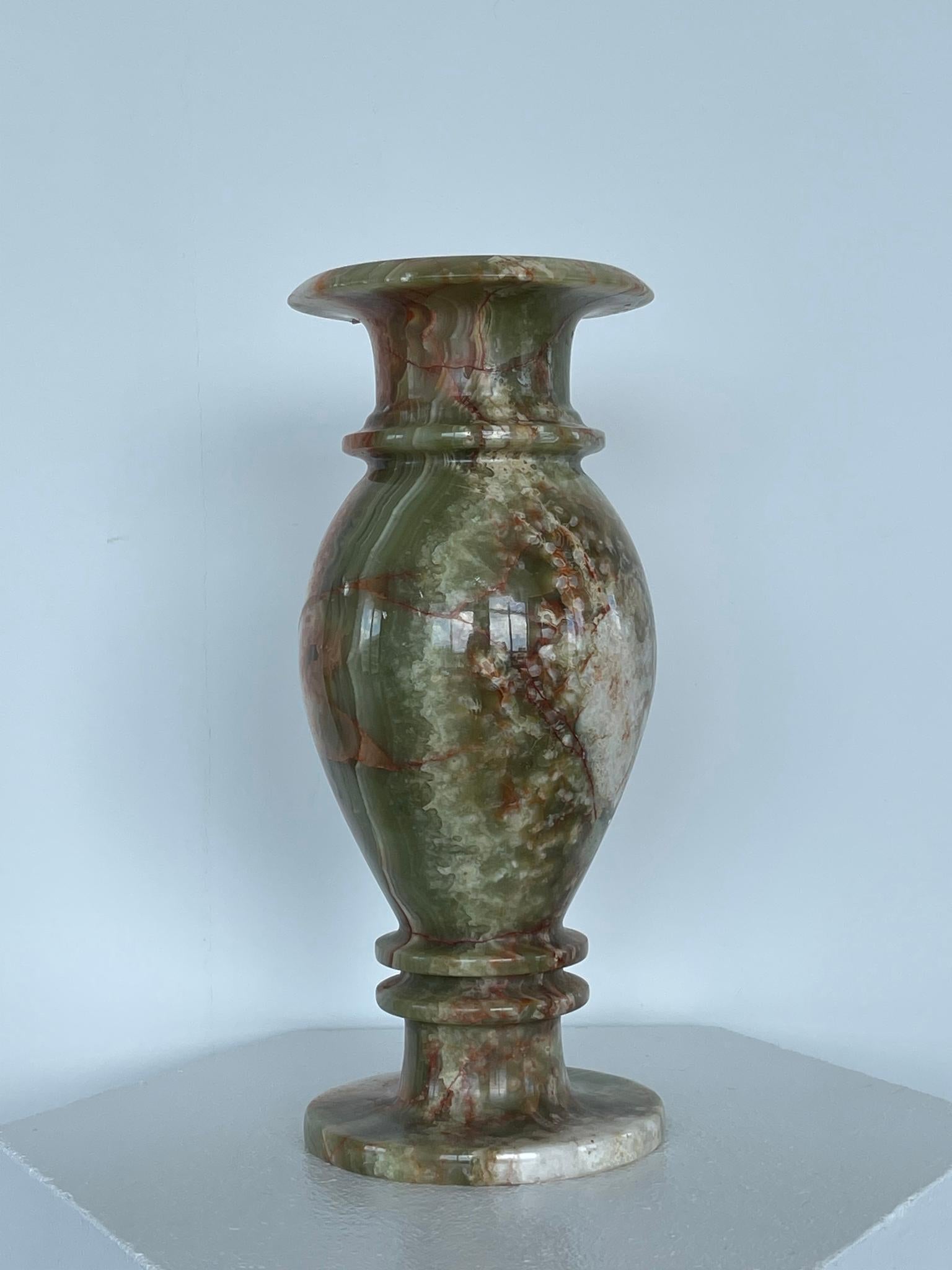 Mid 20th century neo-classical onyx vessel? in a beautiful green stone. The vessel was built in a Romanesque design and in great condition.
 
Dimensions: 
5