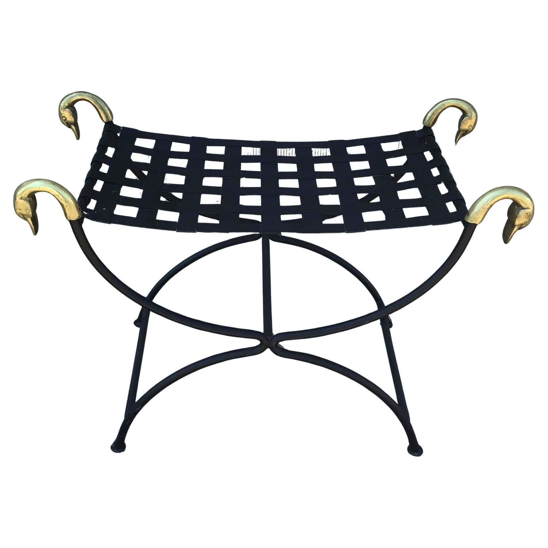 Neoklassischer Curule-Schwanenhocker aus der Mitte des 20. Jahrhunderts, zugeschrieben Maison Jansen