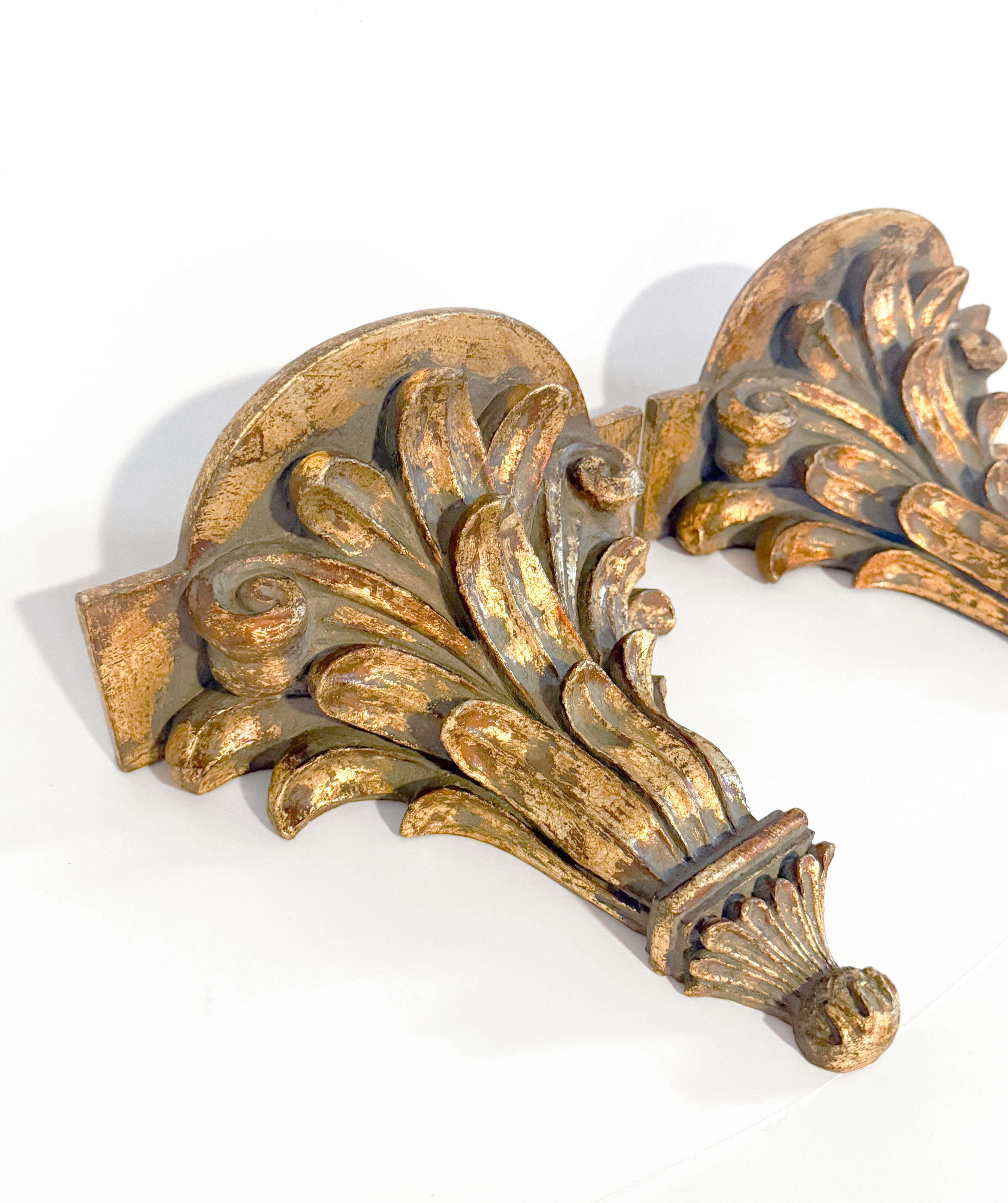 Ménsulas de Pared Doradas de Estilo Regencia Neoclásico de Mediados del Siglo XX Italiano en venta