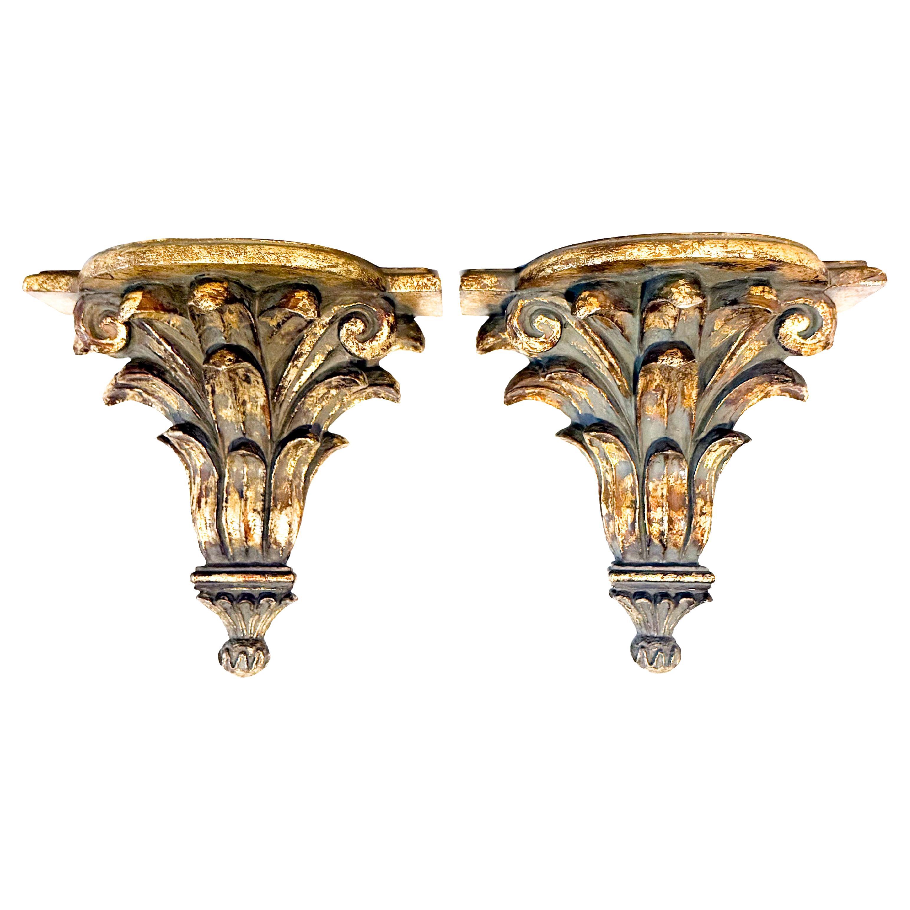 Ménsulas de Pared Doradas de Estilo Regencia Neoclásico de Mediados del Siglo XX