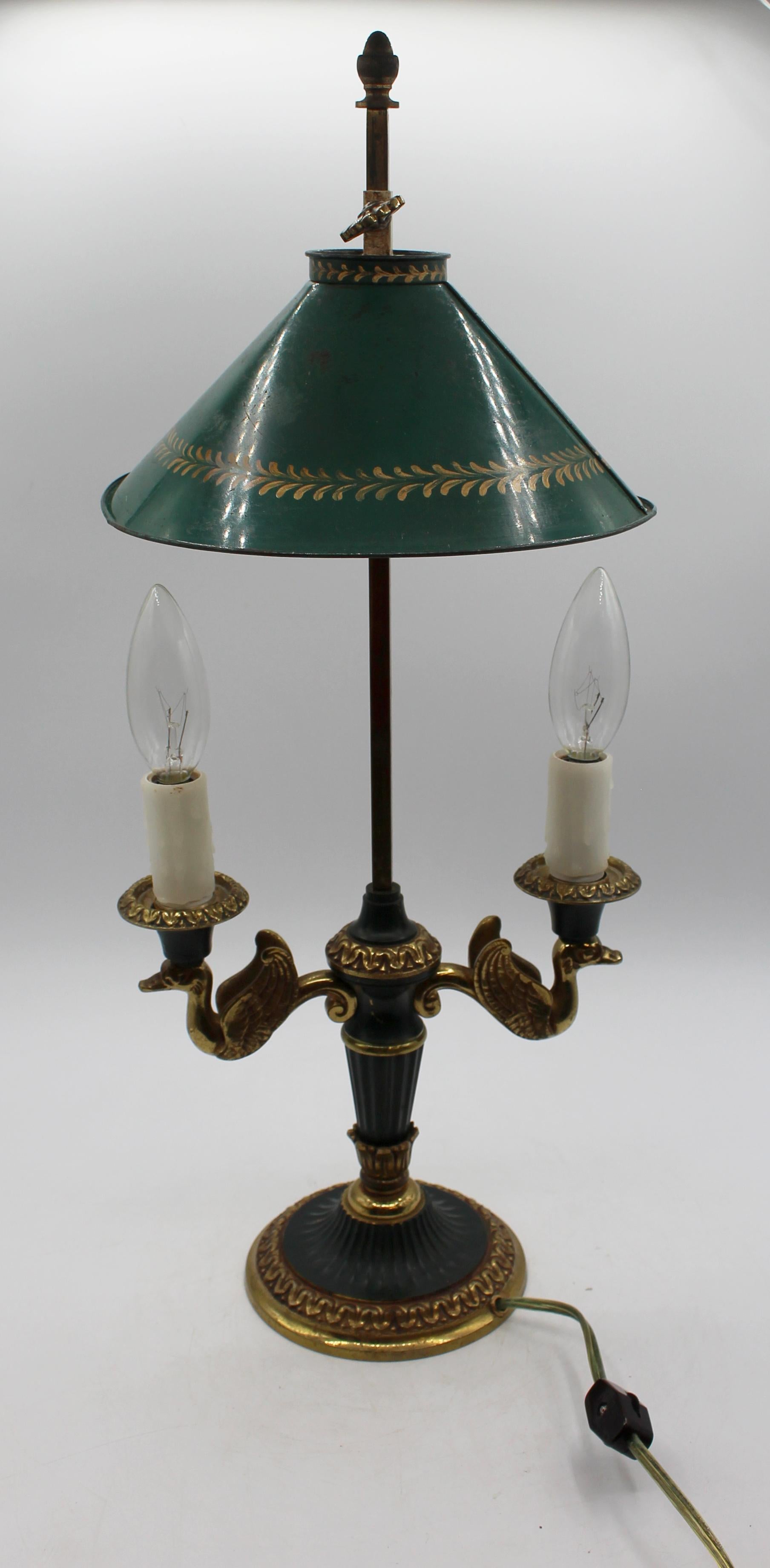 European Mid-20th Century Neoclassical Style Bronze Bouillotte Lamp For Sale