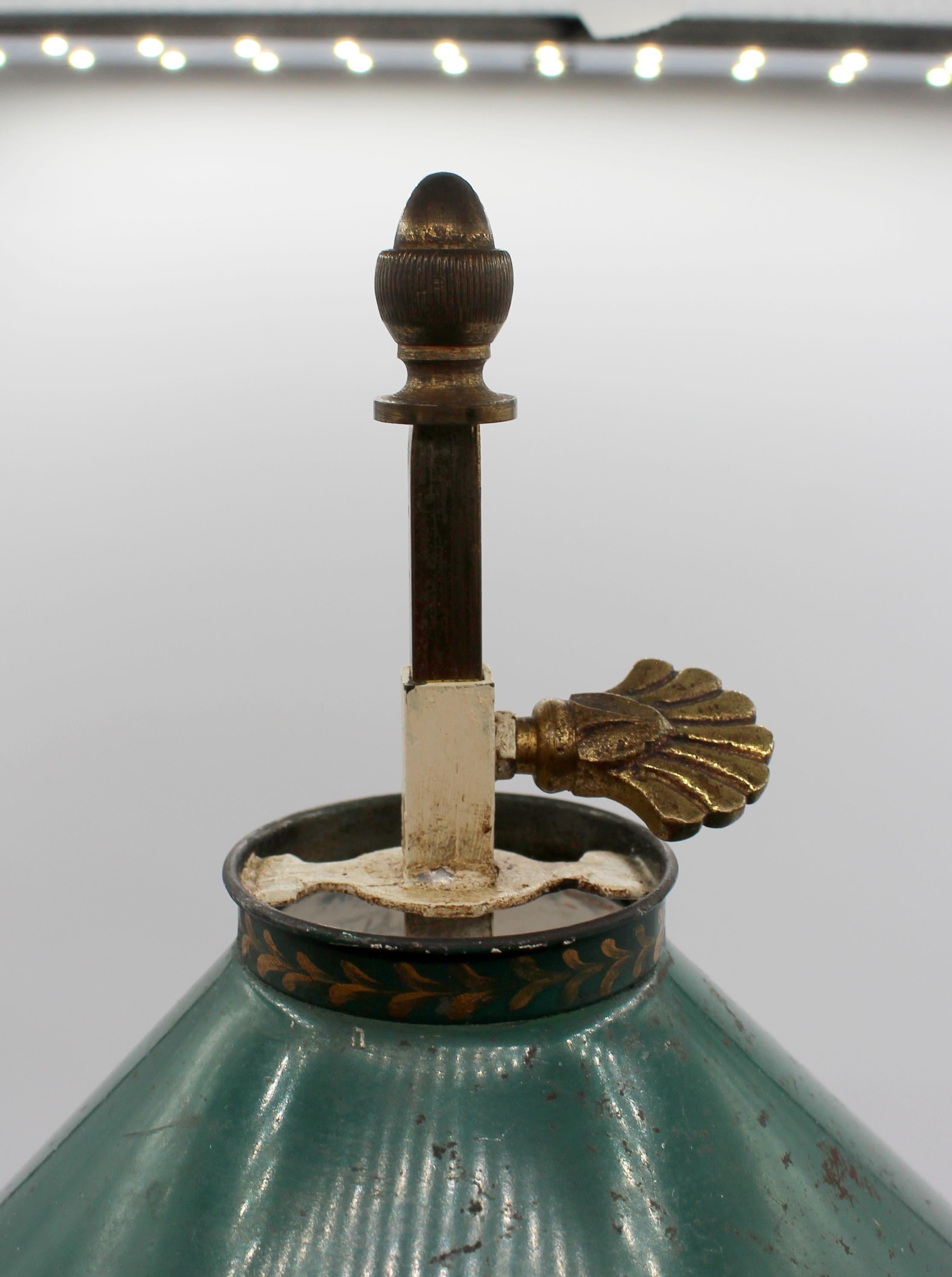 Mid-20th Century Neoclassical Style Bronze Bouillotte Lamp For Sale 3