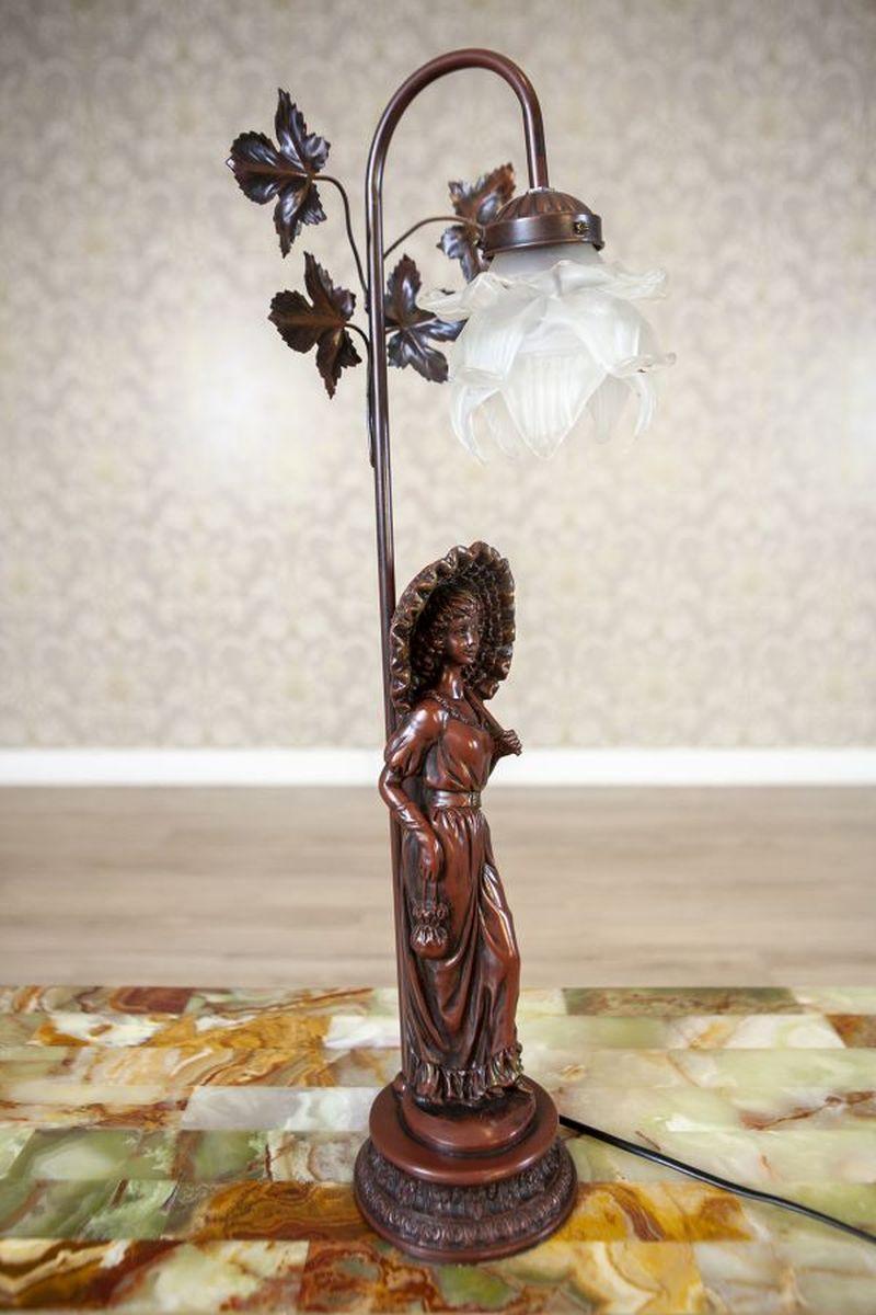 Mid-20th Century Night Light Featuring Woman Figurine Made of Zamak Alloy In Good Condition For Sale In Opole, PL
