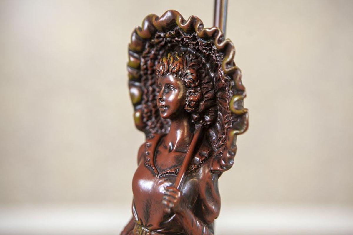 Mid-20th Century Night Light Featuring Woman Figurine Made of Zamak Alloy For Sale 4