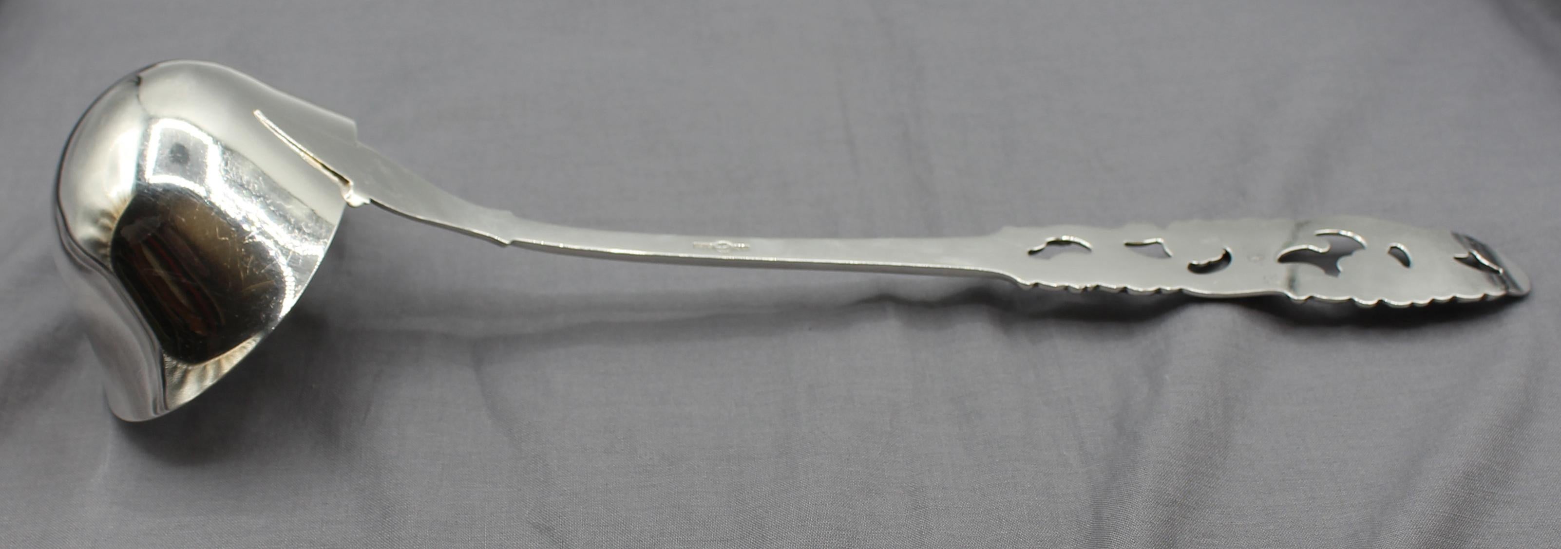 Mitte des 20. Jahrhunderts Norwegische 830 Standard Silber Suppen- oder Punschkelle im Angebot 1