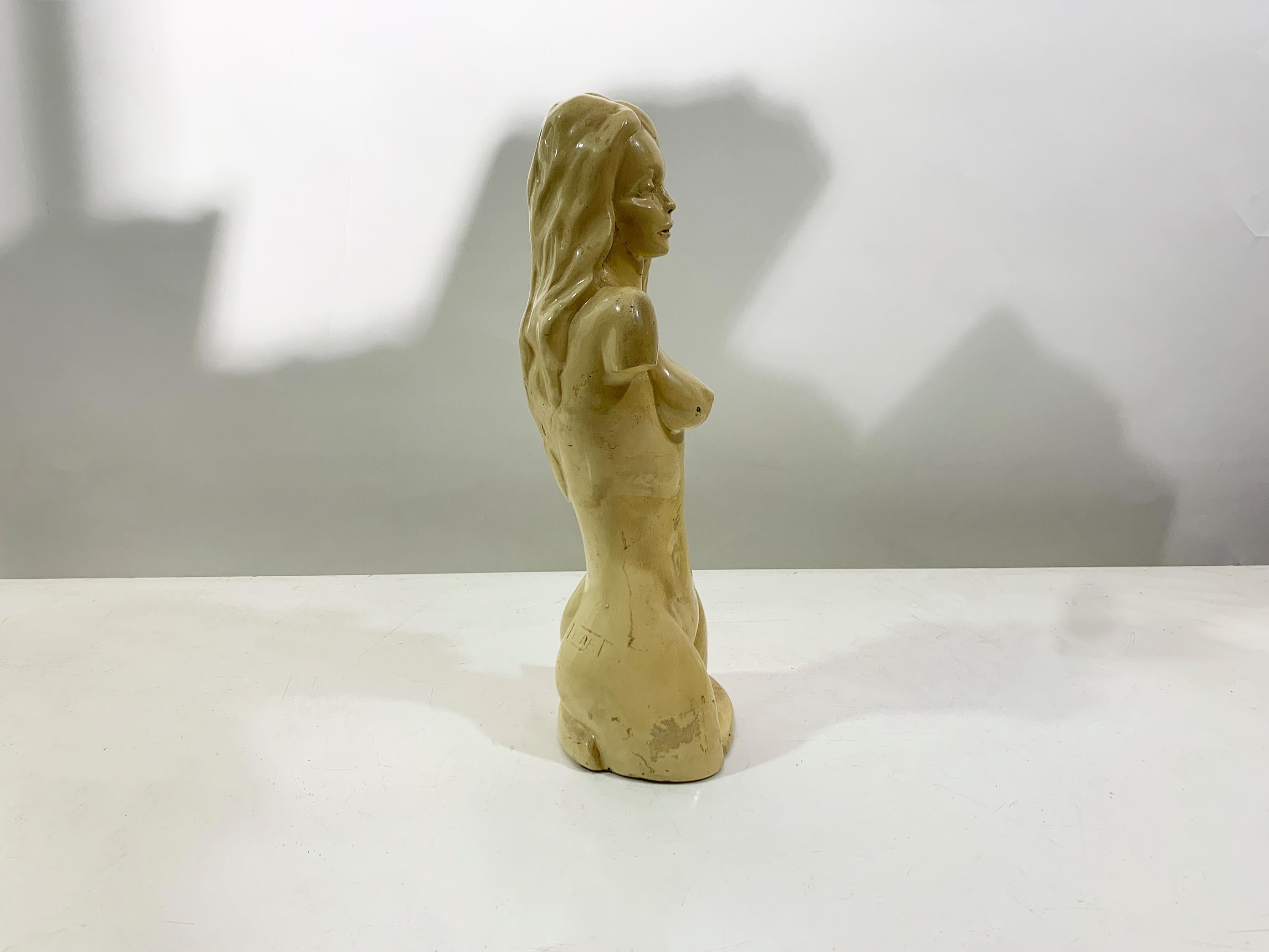 Francese Scultura di torso femminile nudo della metà del XX secolo in argilla massiccia smaltata di M. I. Bart in vendita