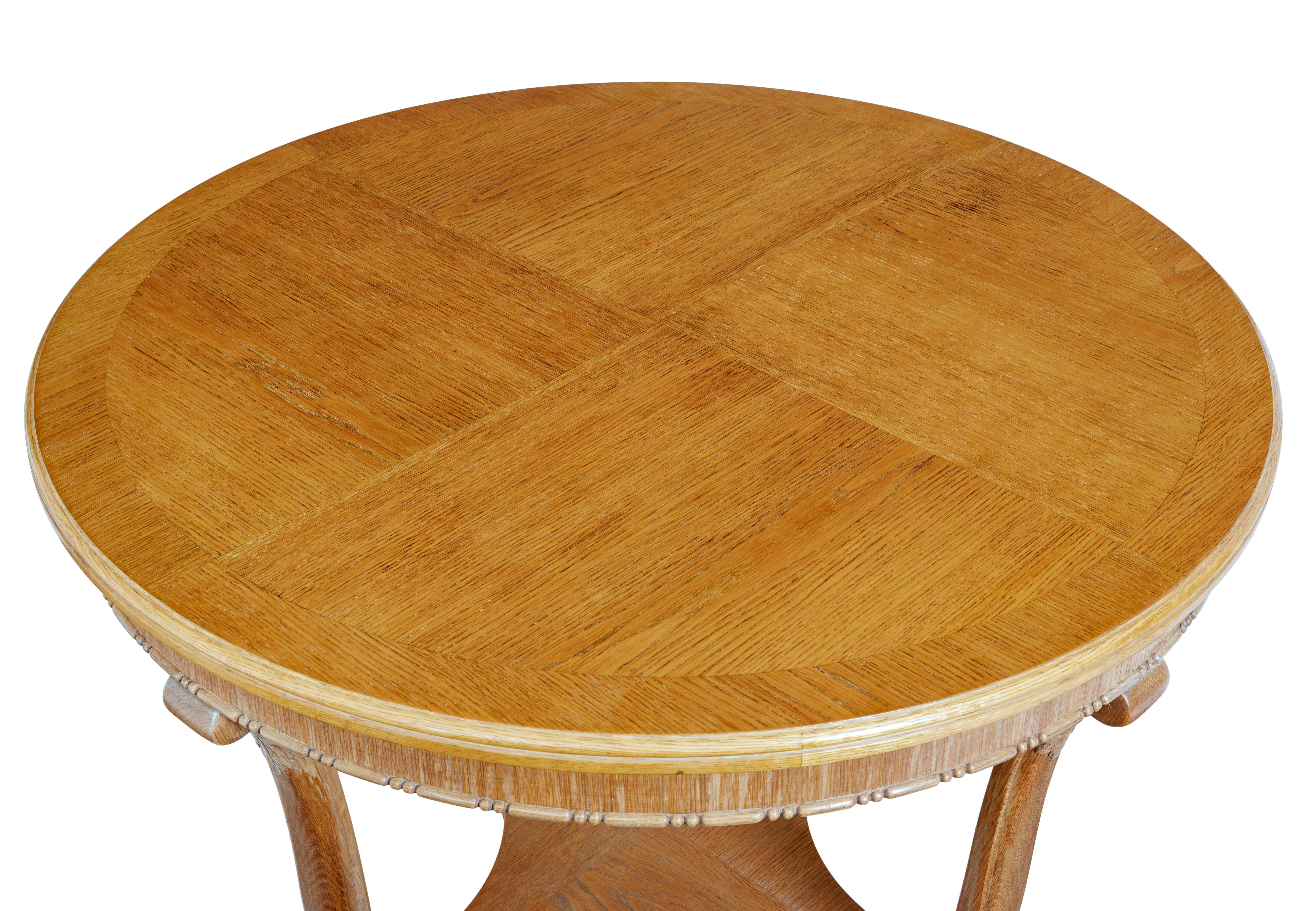 Suédois Table basse d'appoint en chêne du milieu du 20e siècle en vente