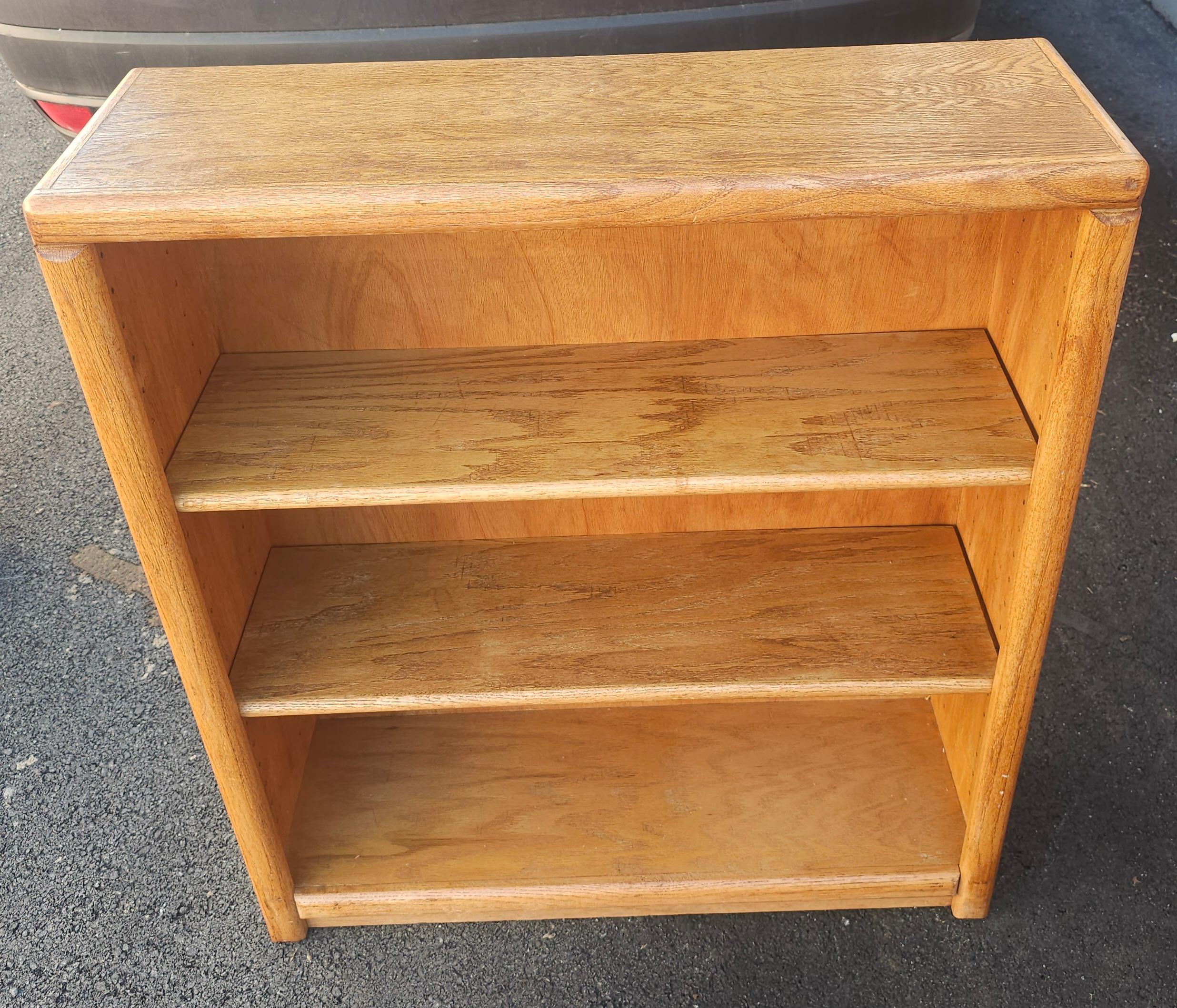 American Mid-20th Century Oak Low Bookcase / Bookshelf For Sale