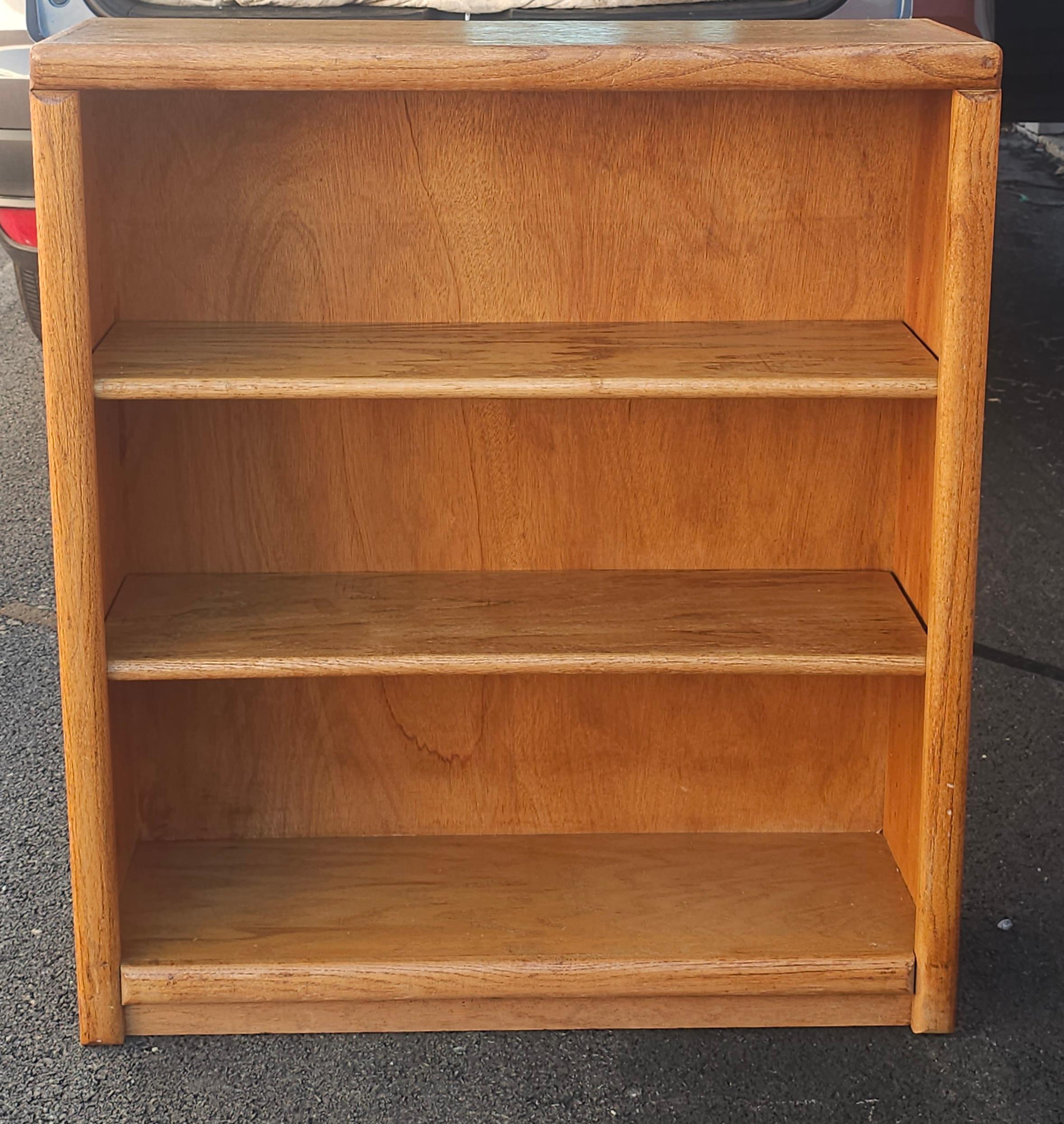 Mid-20th Century Oak Low Bookcase / Bookshelf For Sale 1
