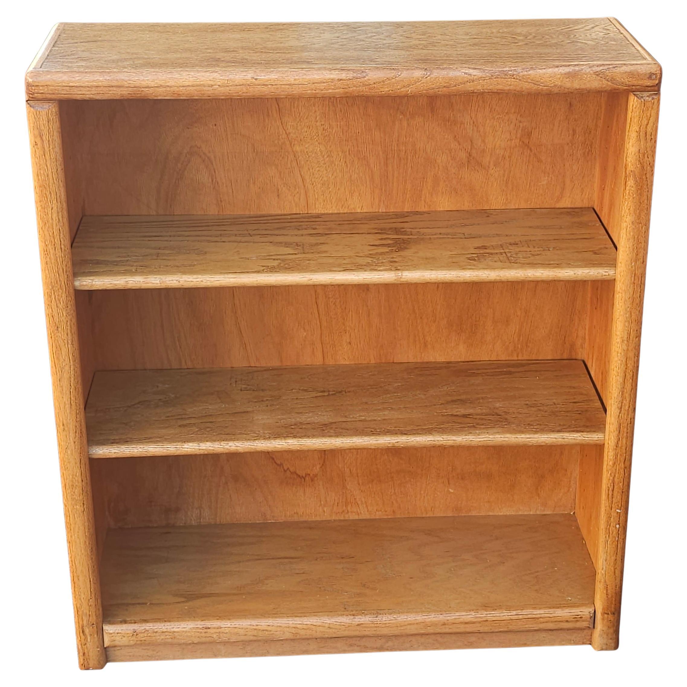 Mitte des 20. Jahrhunderts OAK Low Bookcase / Bücherregal