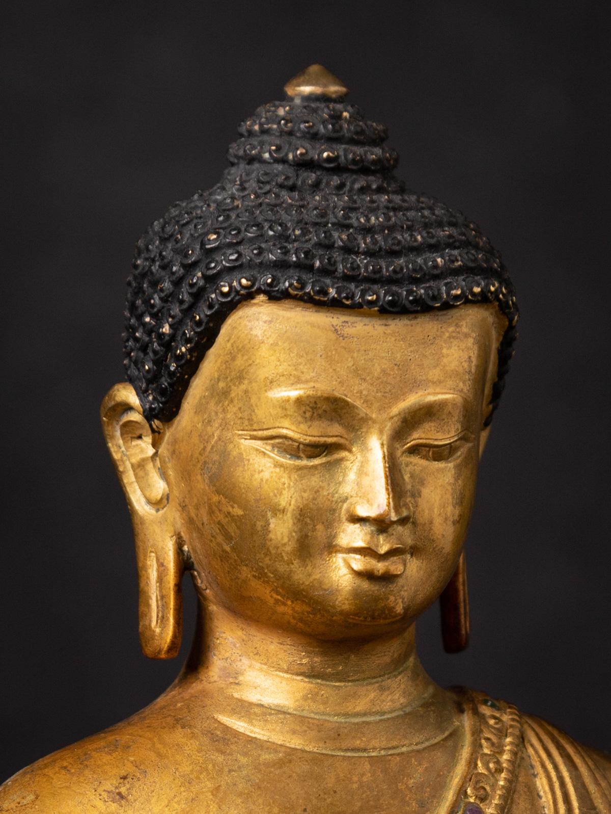 Mid 20th century Old bronze Nepali Buddha statue in Dhyana Mudra For Sale 6