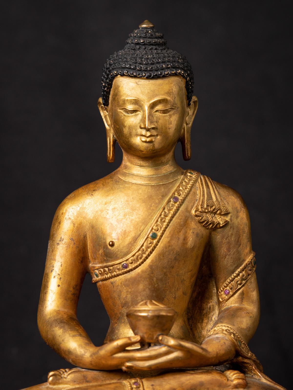 Mid 20th century Old bronze Nepali Buddha statue in Dhyana Mudra For Sale 8