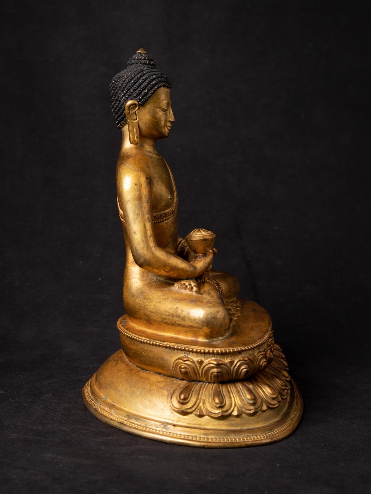 Mid 20th century Old bronze Nepali Buddha statue in Dhyana Mudra For Sale 11