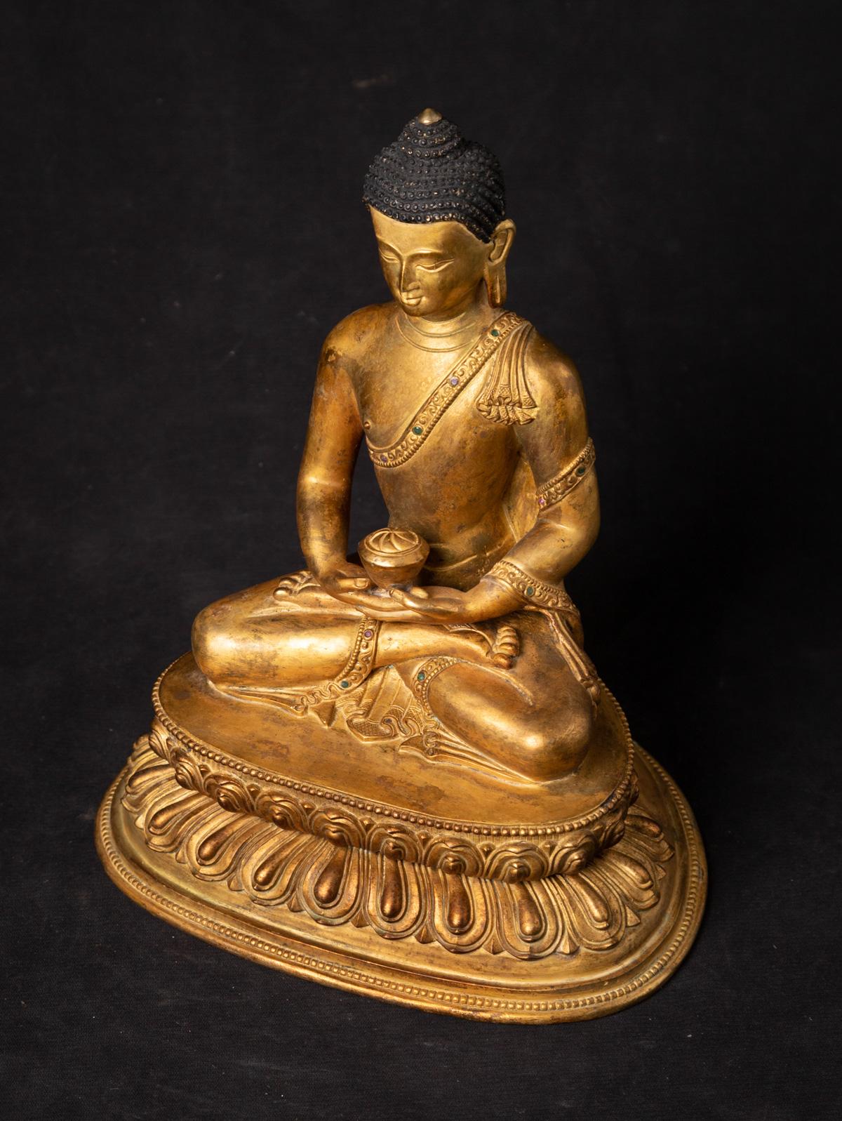 Mid 20th century Old bronze Nepali Buddha statue in Dhyana Mudra For Sale 3