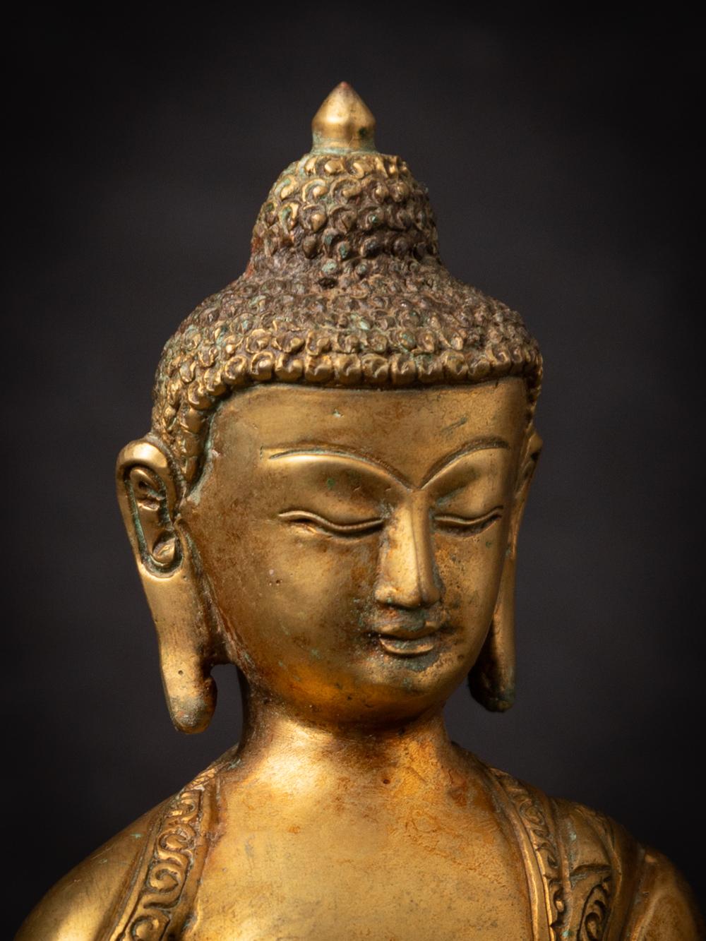 Mid-20th century old bronze Nepali Buddha statue in Varada Mudra In Good Condition In DEVENTER, NL