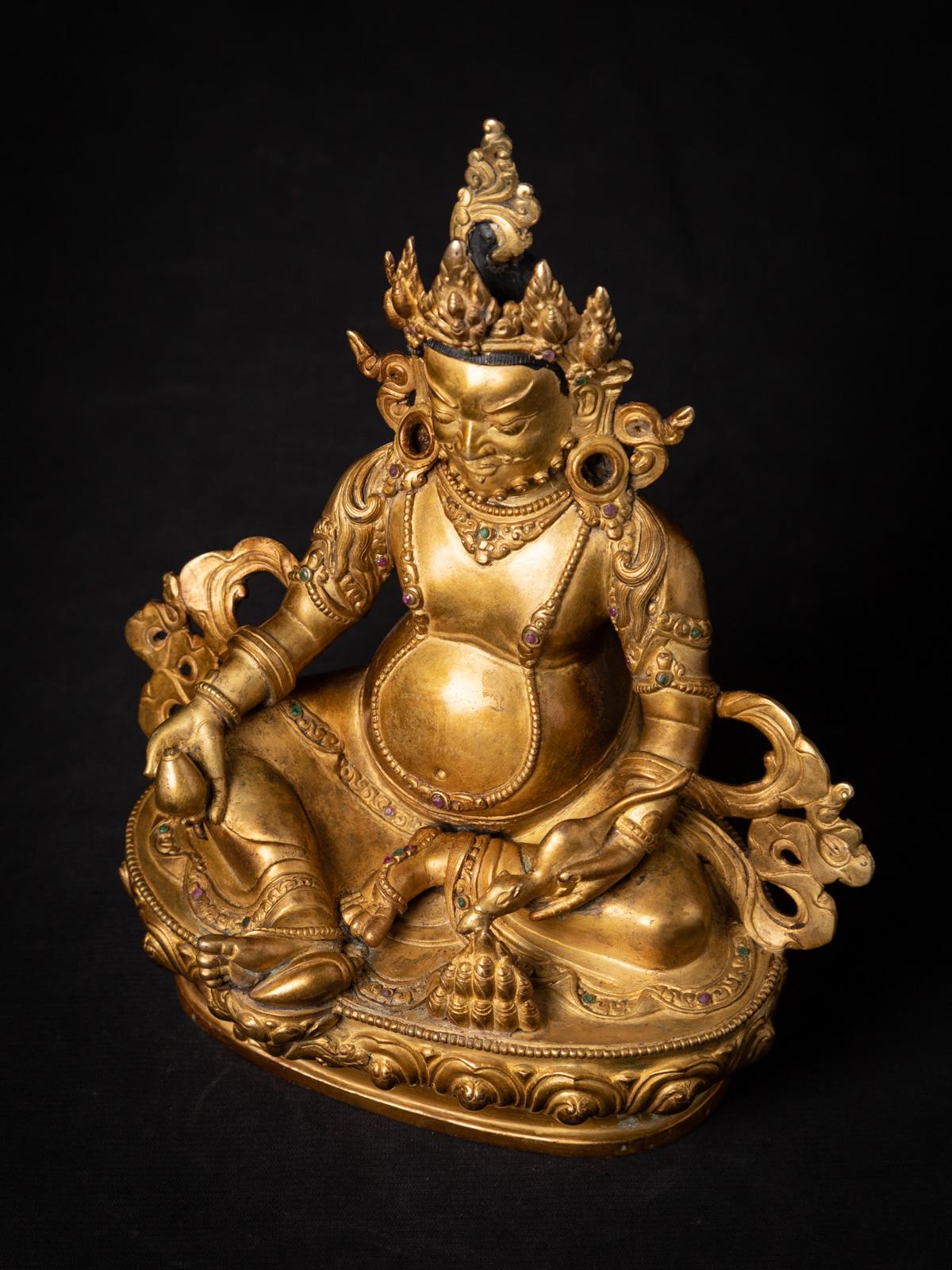 Mid-20th century Old bronze Nepali Kuber statue fire gilded with 24 krt. gold 1